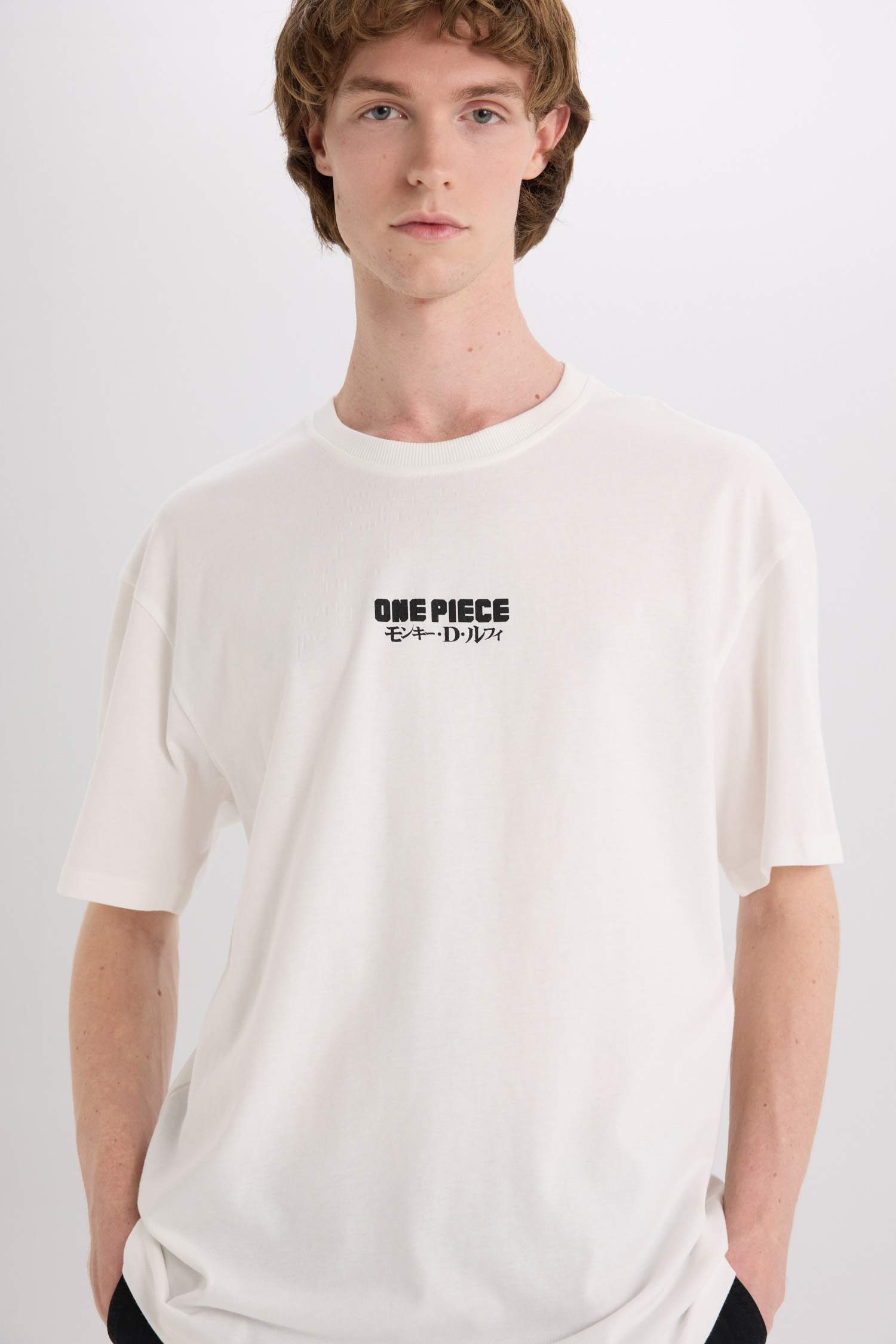 T-shirt Boxy imprimé au dos One Piece à col rond