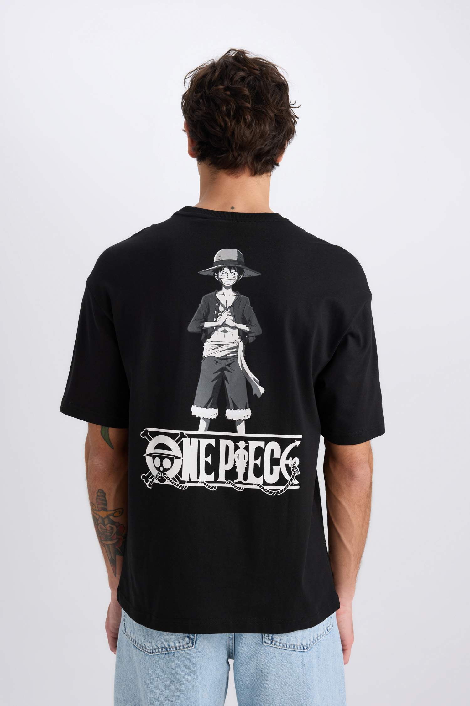 تي شيرت نص ردن اوفر سايز بياخة مستديرة من ون بيس