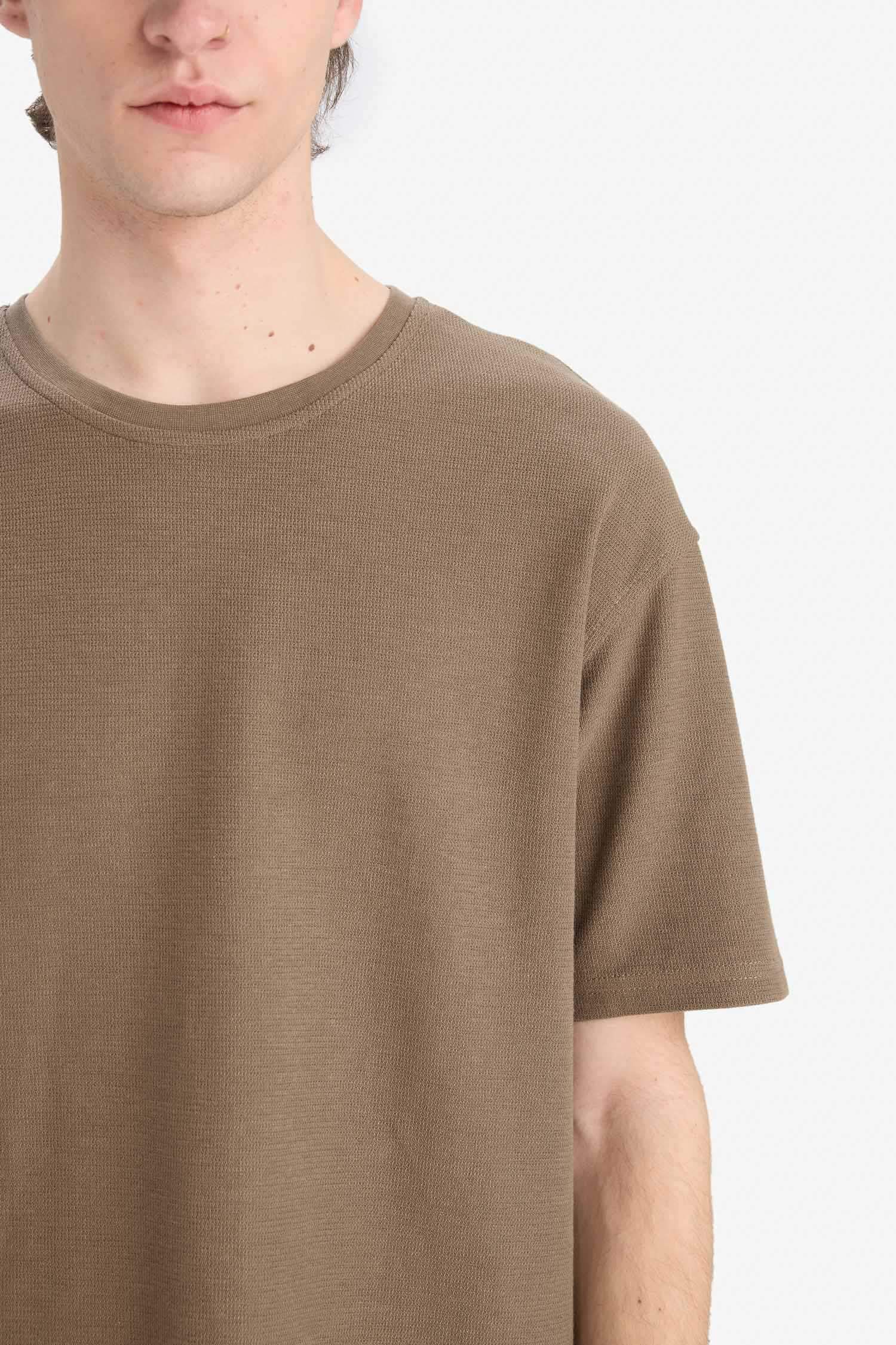 Boxy Fit Crew Neck Short Sleeve T-Shirt