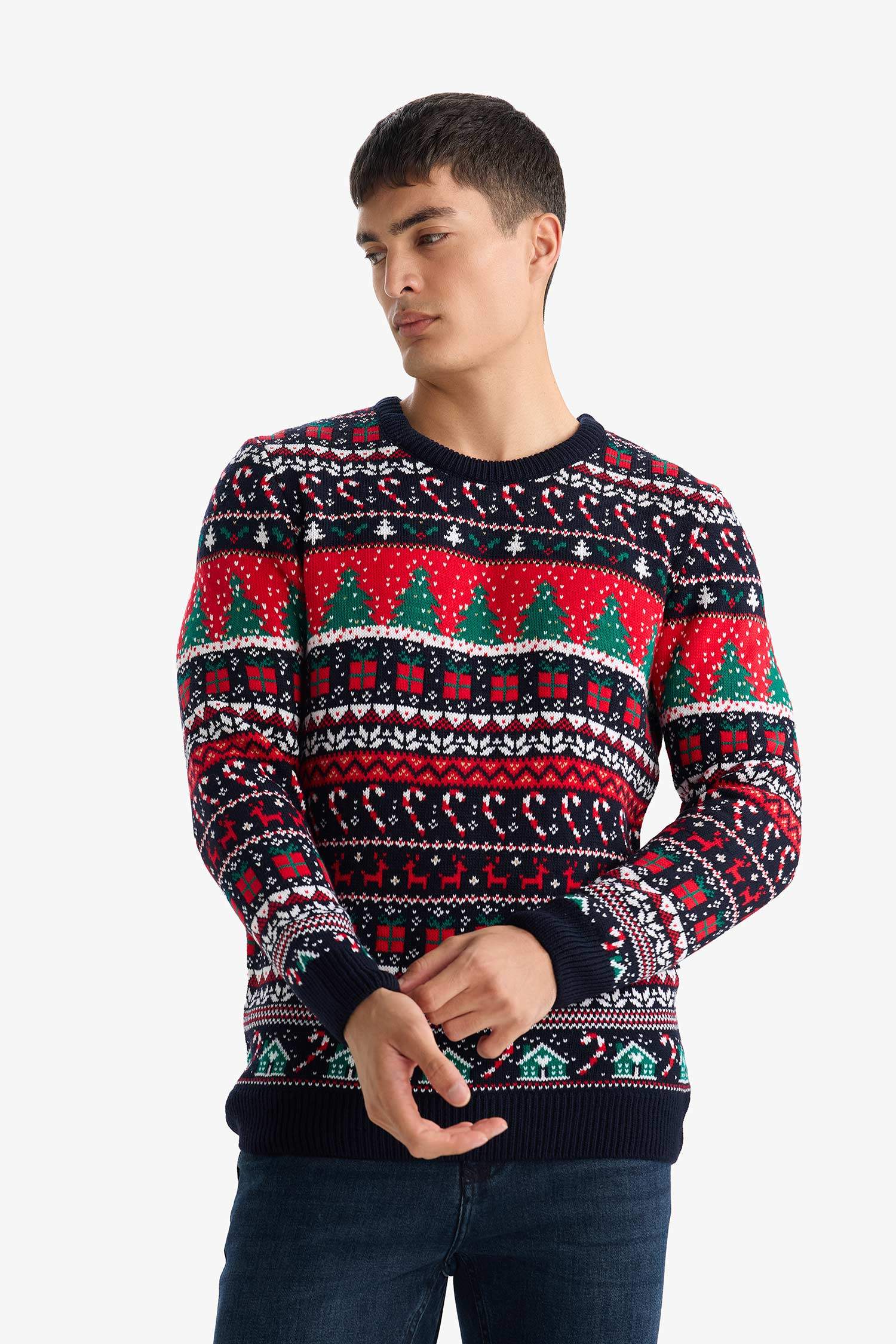 بلوفر تريكو قصة عادية بياقة مستديرة