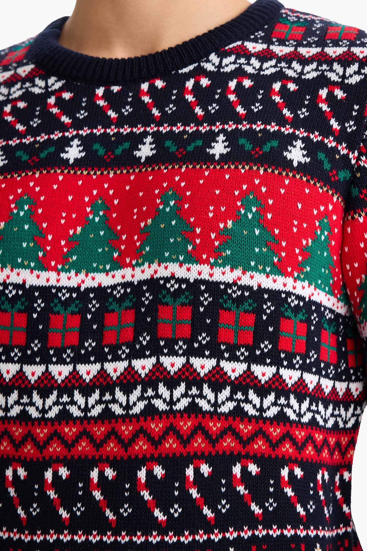 بلوفر تريكو قصة عادية بياقة مستديرة