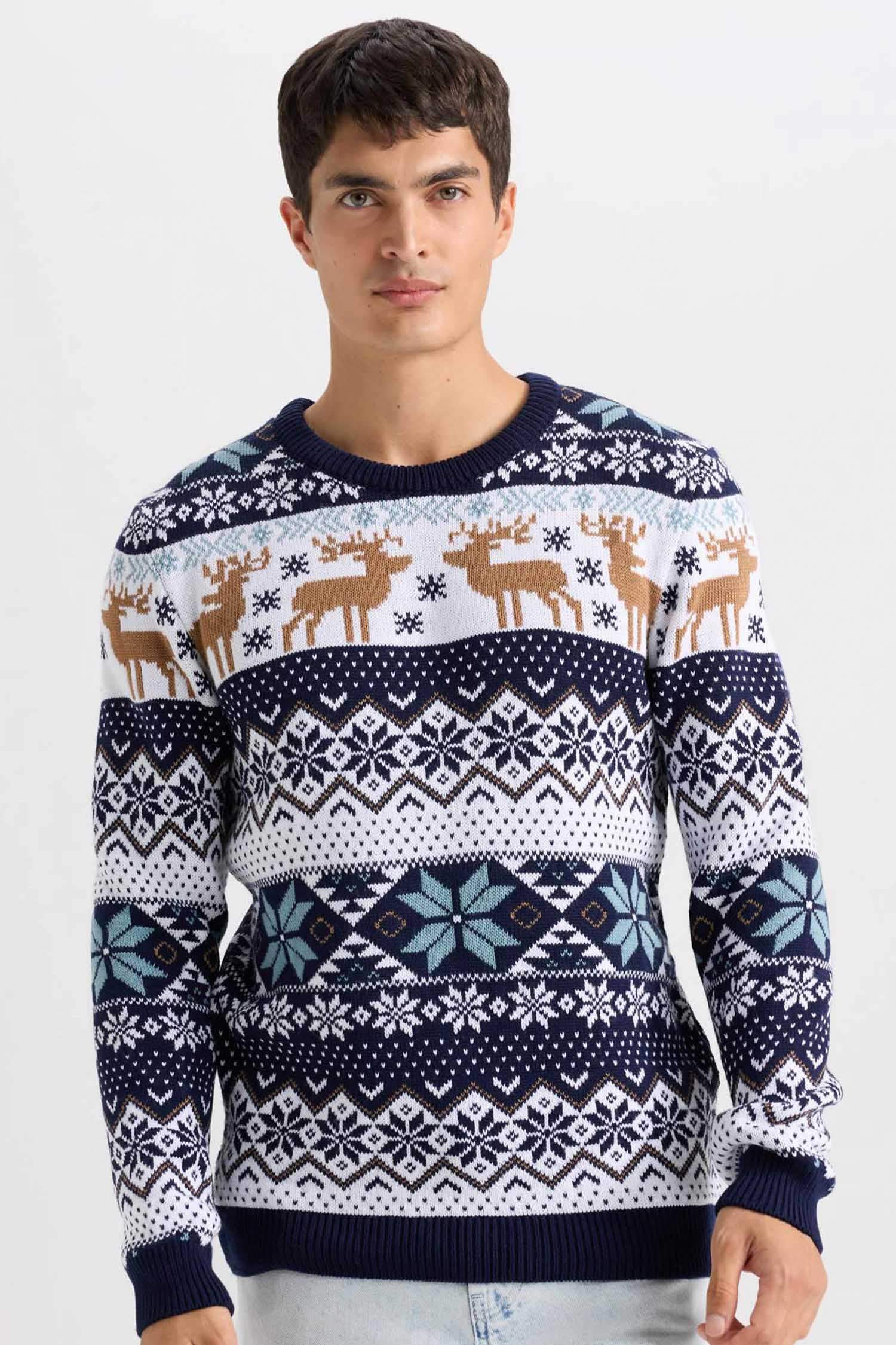 بلوفر تريكو قصة عادية بياقة مستديرة