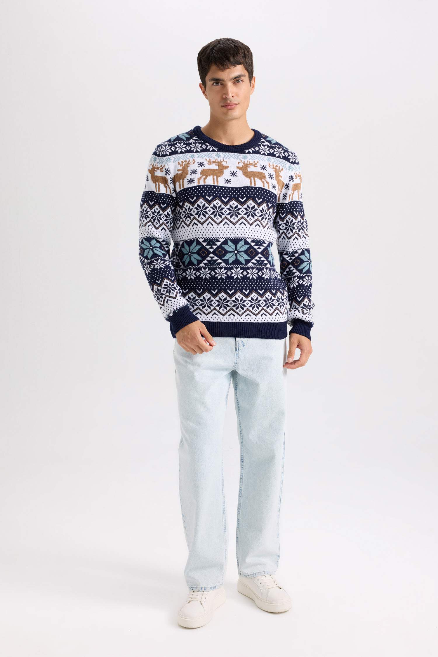 بلوفر تريكو قصة عادية بياقة مستديرة