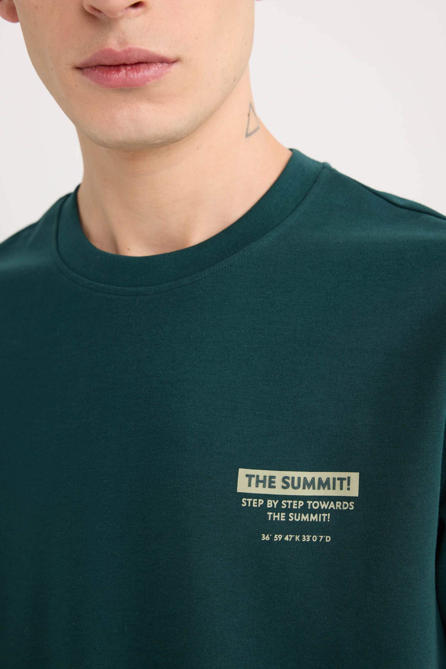 تيشيرت تقيل قصة عادية بياخة مستديرة