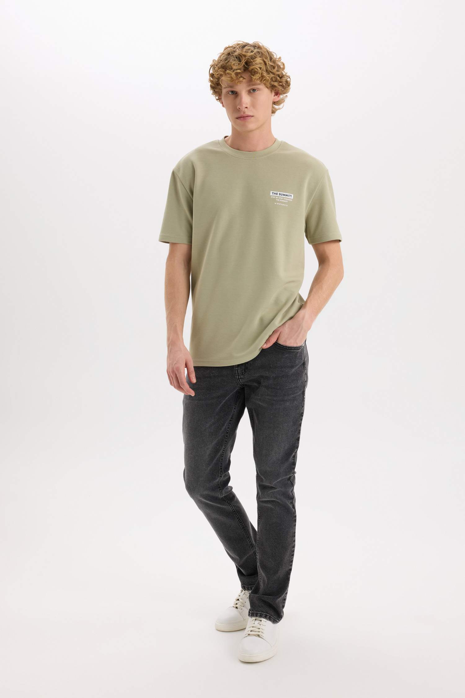 T-shirt imprimé à col rond et manches courtes