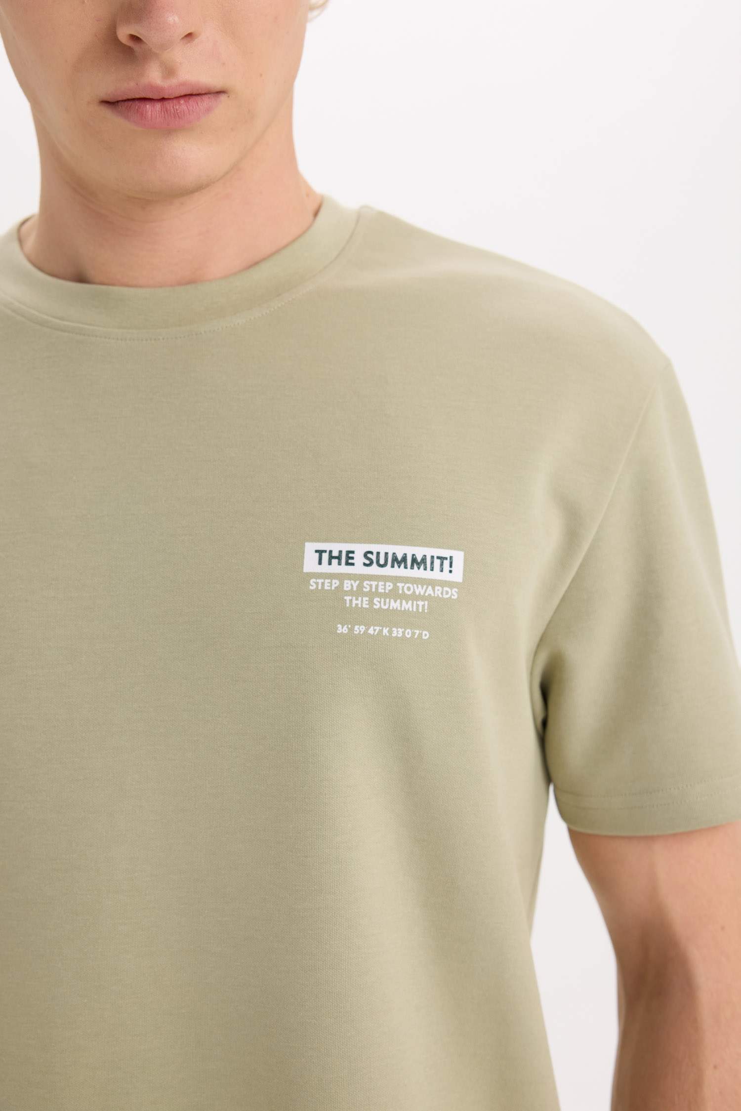 T-shirt imprimé à col rond et manches courtes