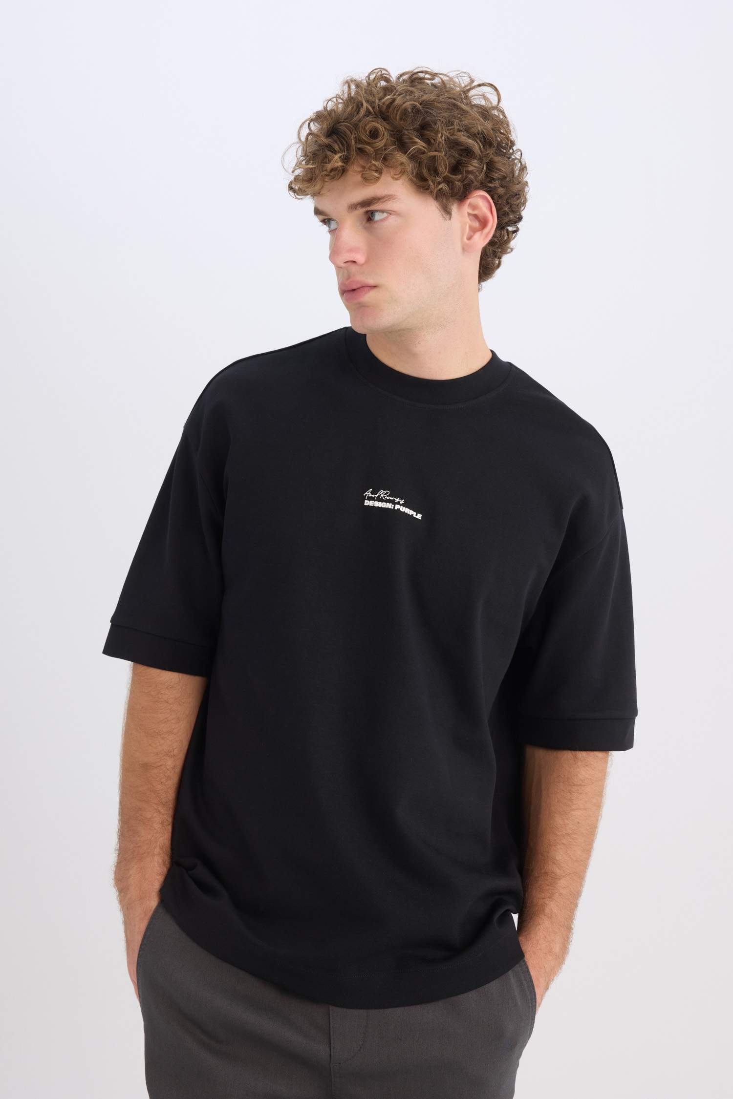 Свободная футболка с круглым вырезом и принтом из тяжелой ткани