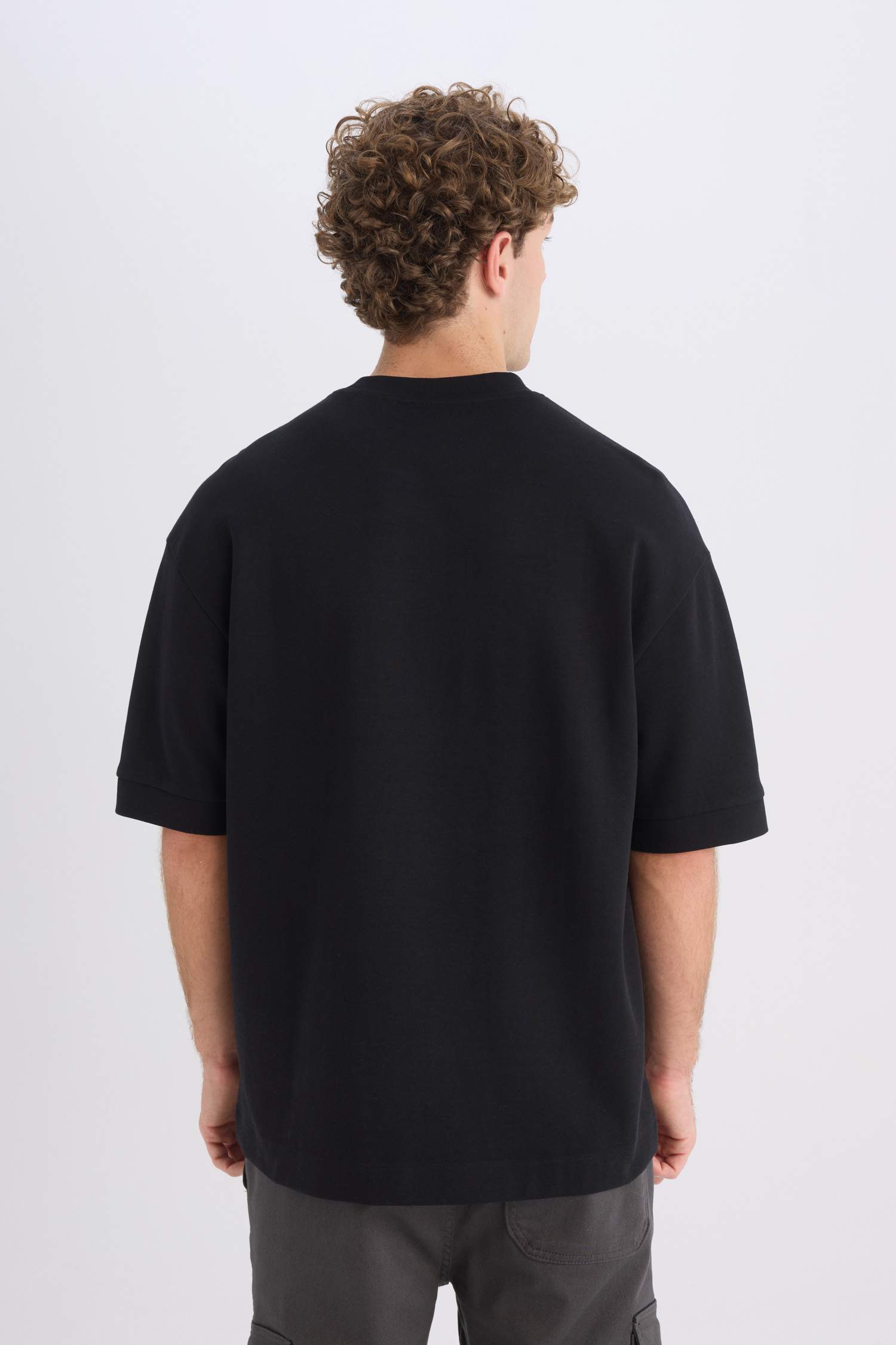 Свободная футболка с круглым вырезом и принтом из тяжелой ткани