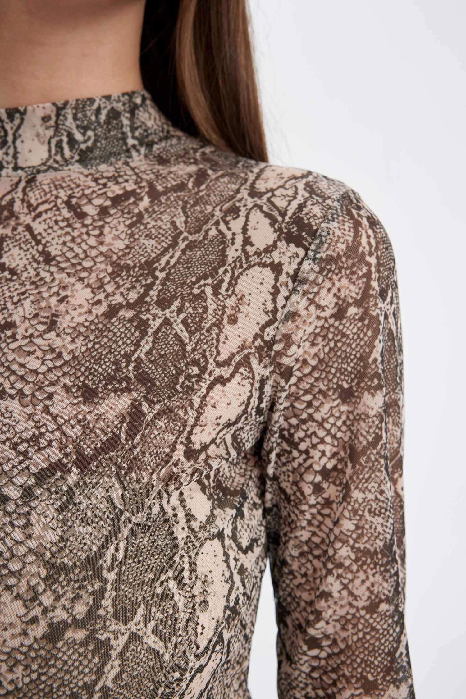 Slim Fit Half Turtleneck Snake Patterned Tulle T-Shirt