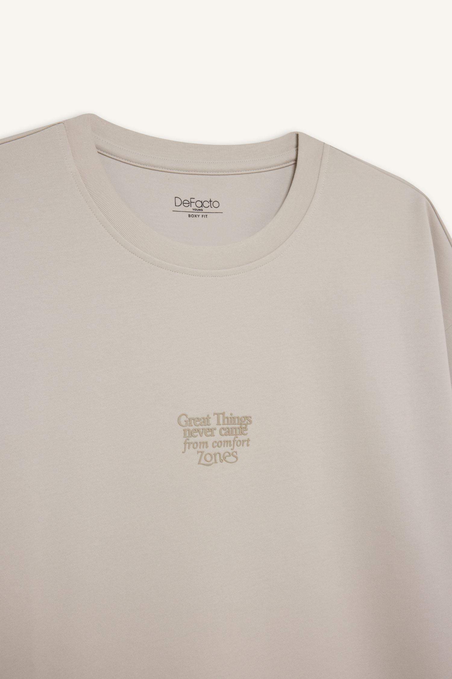 дөңгелек жаға минималл Қысқа жеңді футболка