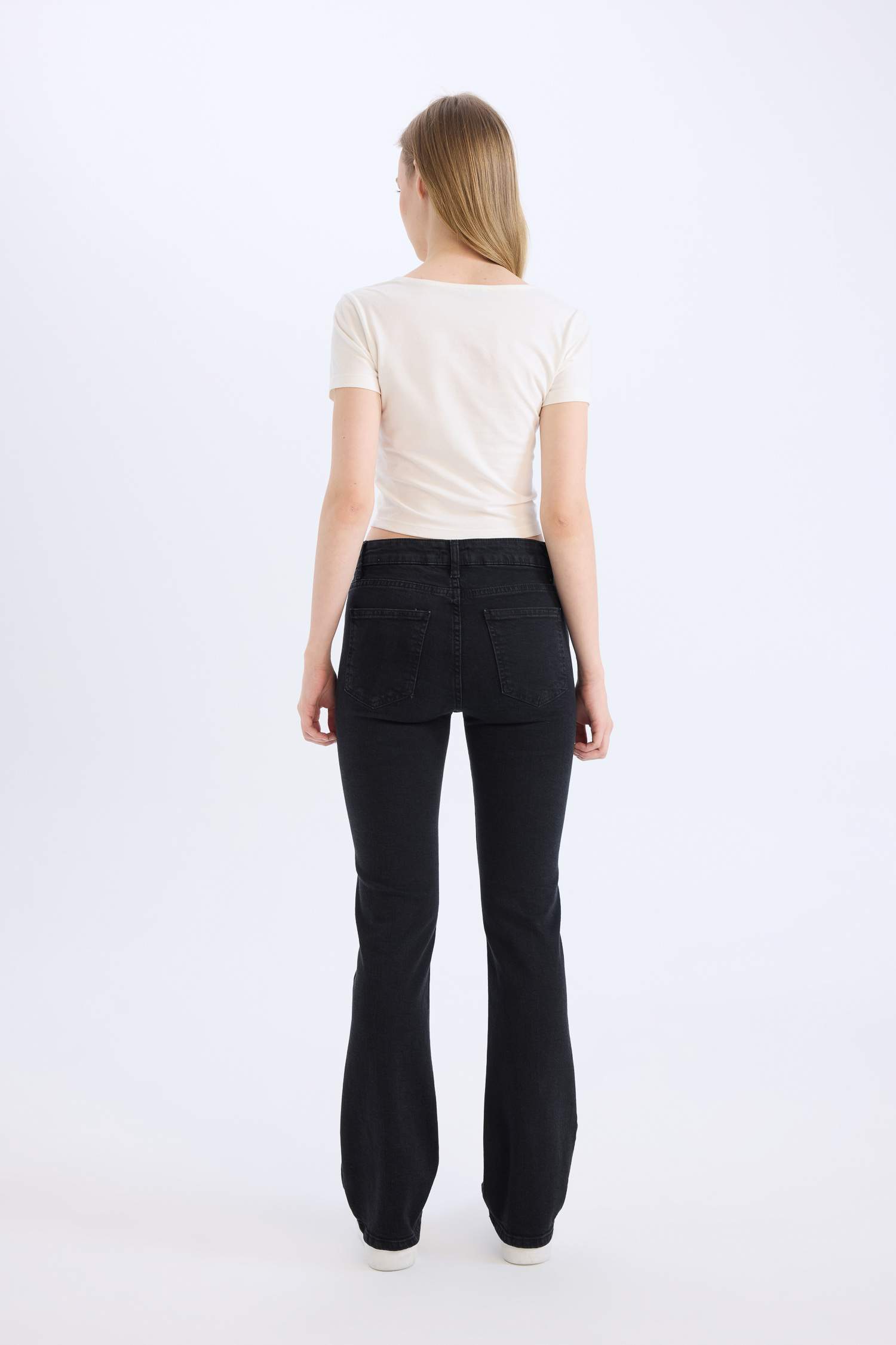 سروال جينز بخصر عالي