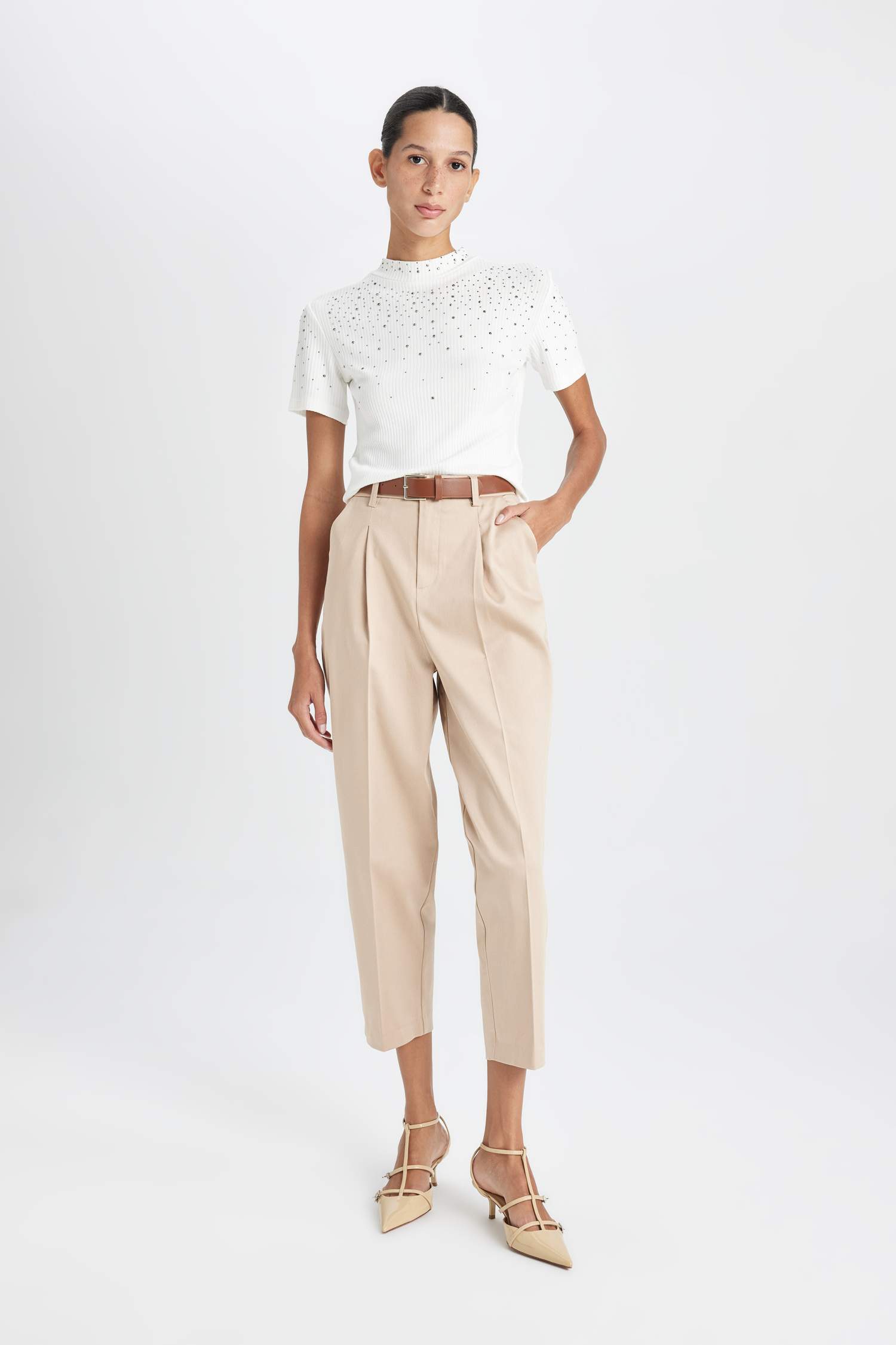 Slim Fit Dar Kesim Yarım Balıkçı Yaka İşlemeli Fitilli Kaşkorse Kısa Kollu Tişört