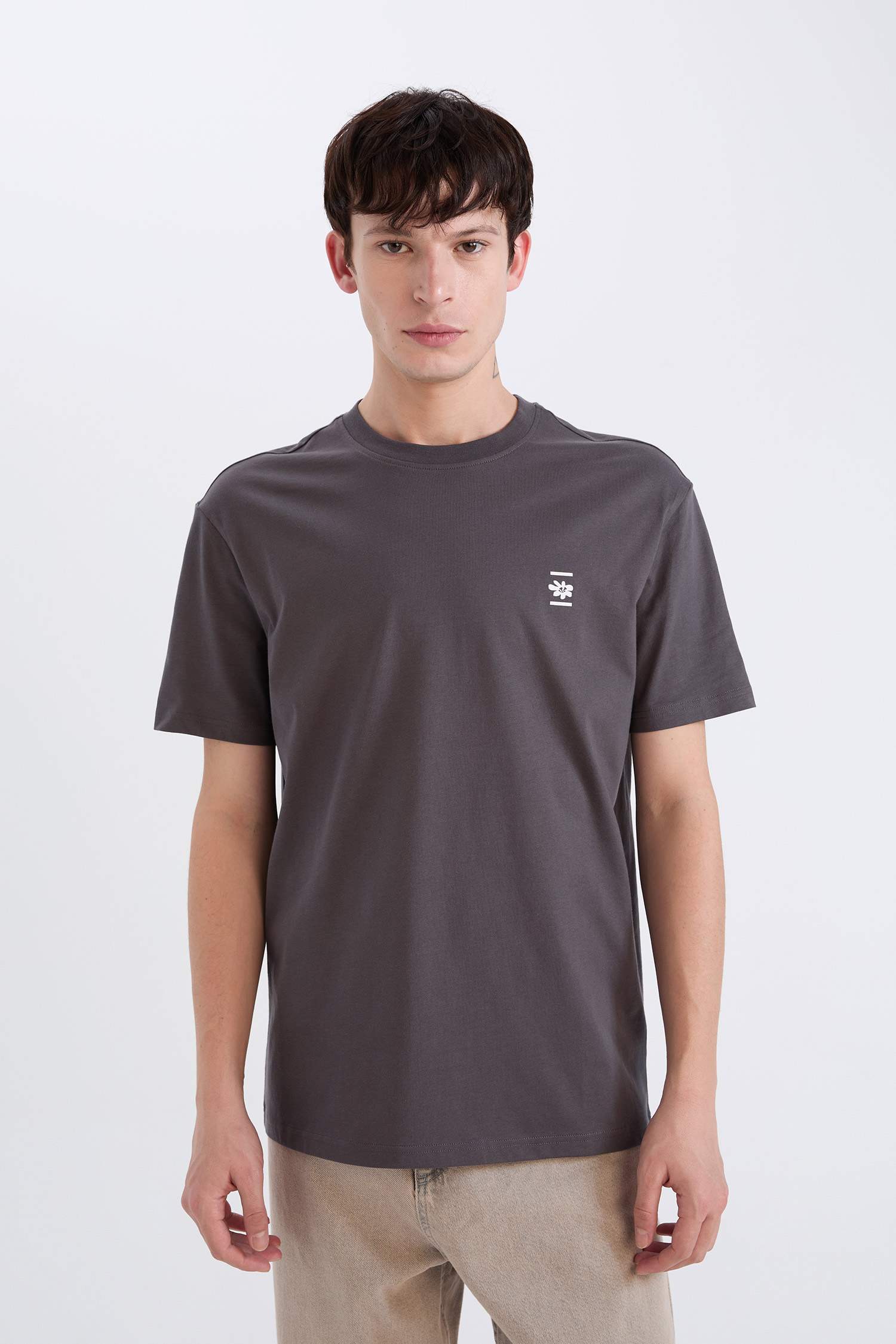 %100 Pamuk Regular Fit Bisiklet Yaka Sırt Baskılı Kısa Kollu Tişört