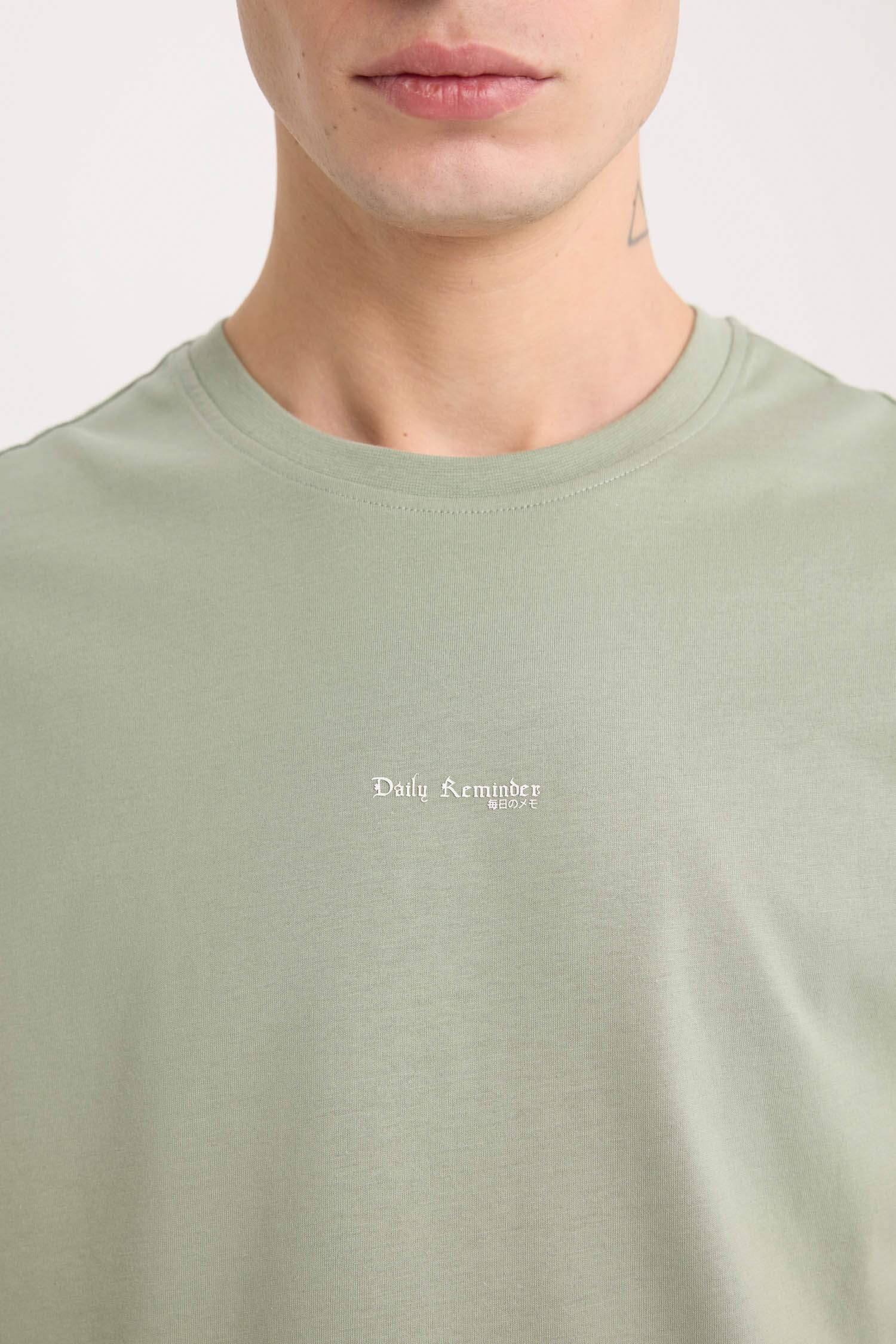 تيشيرت نص ردن سليم فيت بياخة مستديرة