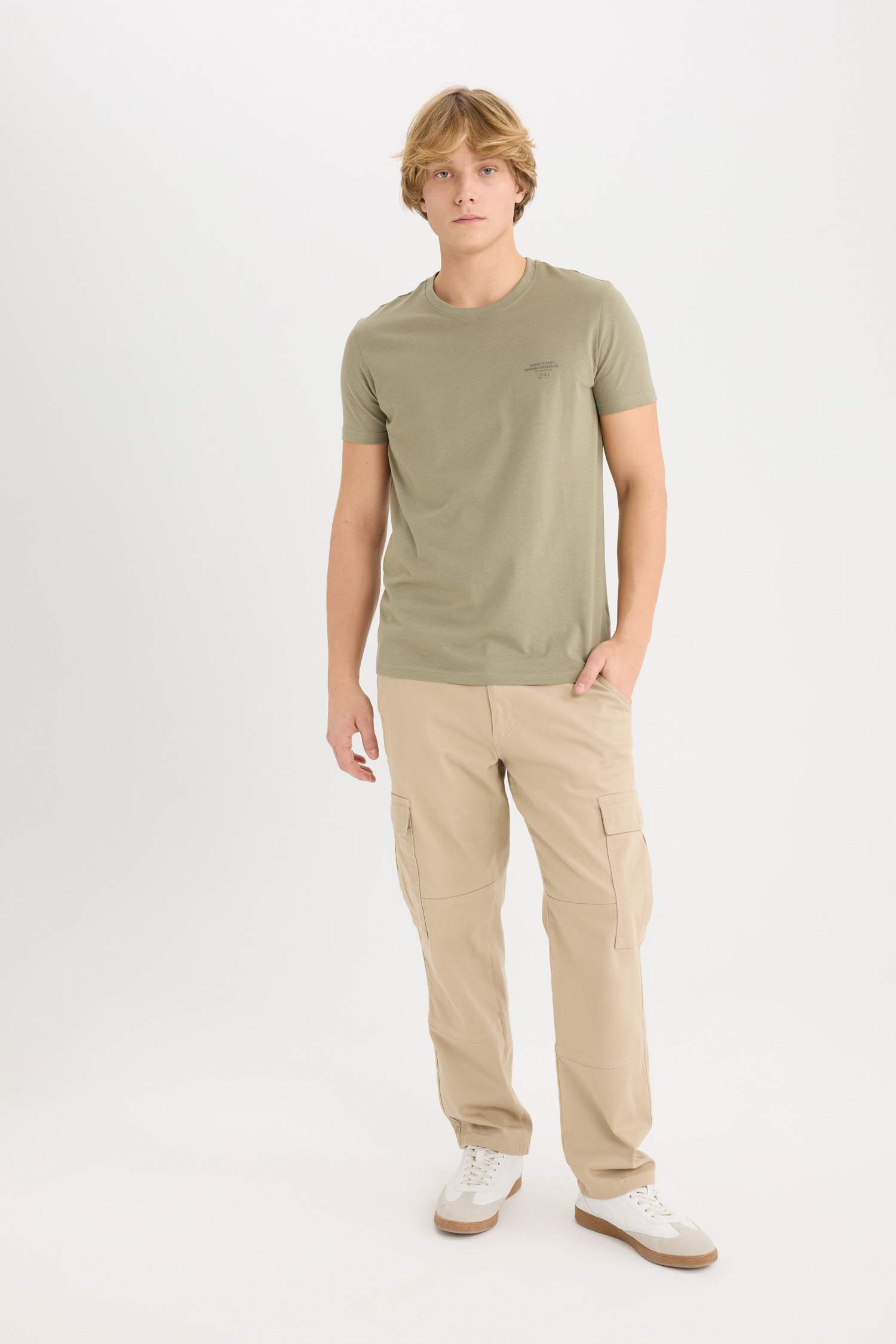 Тонкая футболка с коротким рукавом и принтом, с круглым вырезом и узким кроем