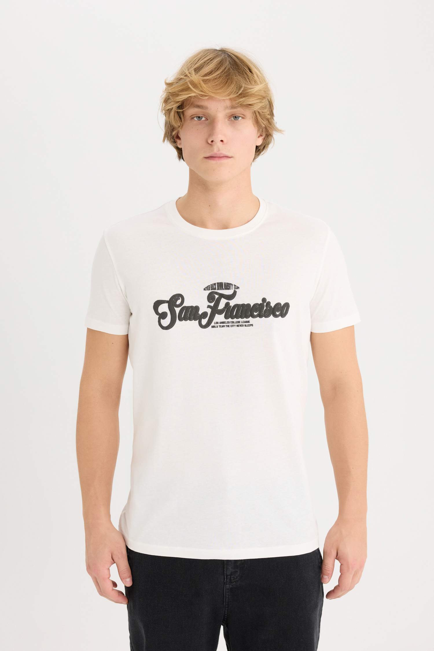 дөңгелек жаға орташа Қысқа жеңді футболка