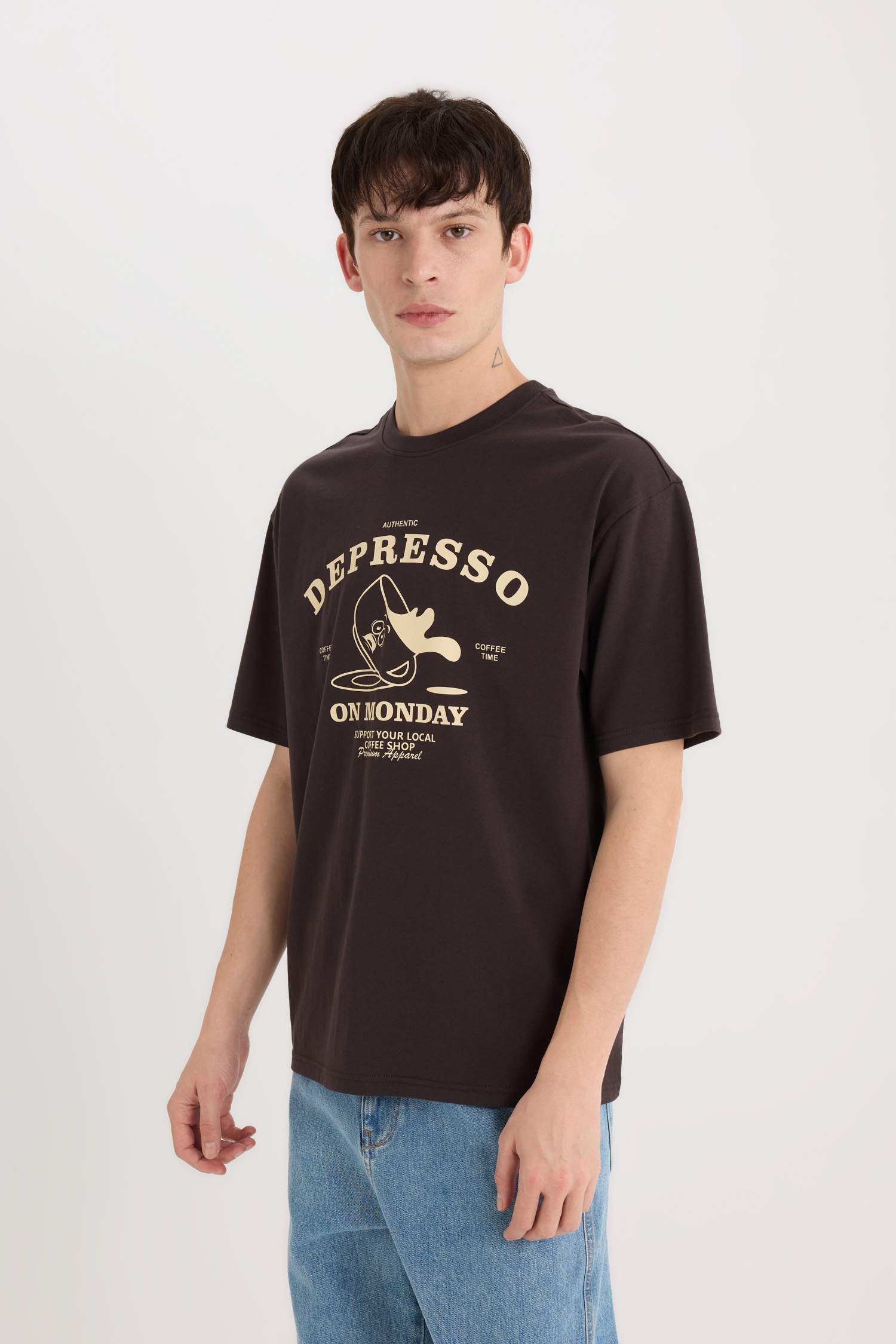 дөңгелек жаға орташа Қысқа жеңді футболка