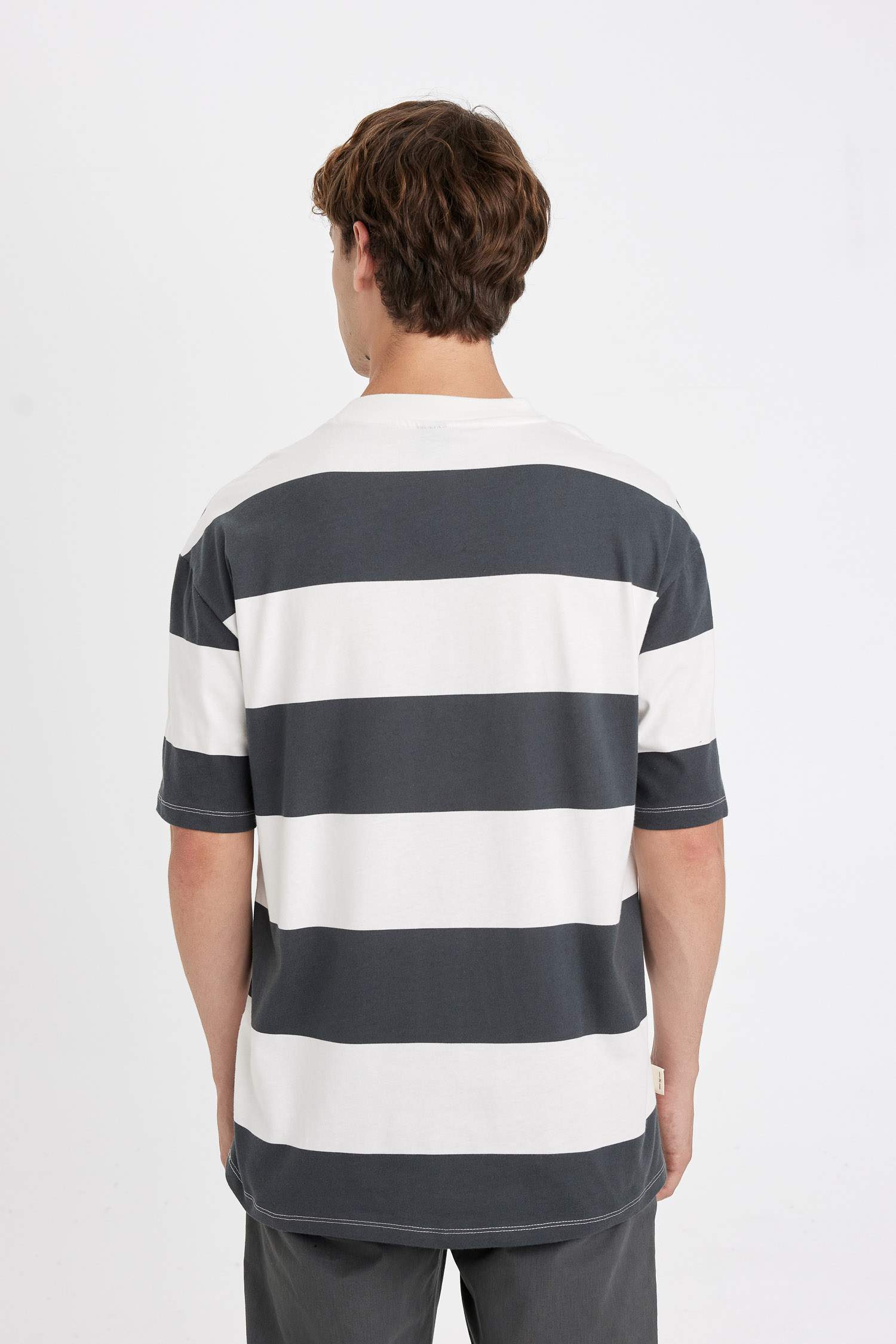 Футболка в полоску с круглым вырезом