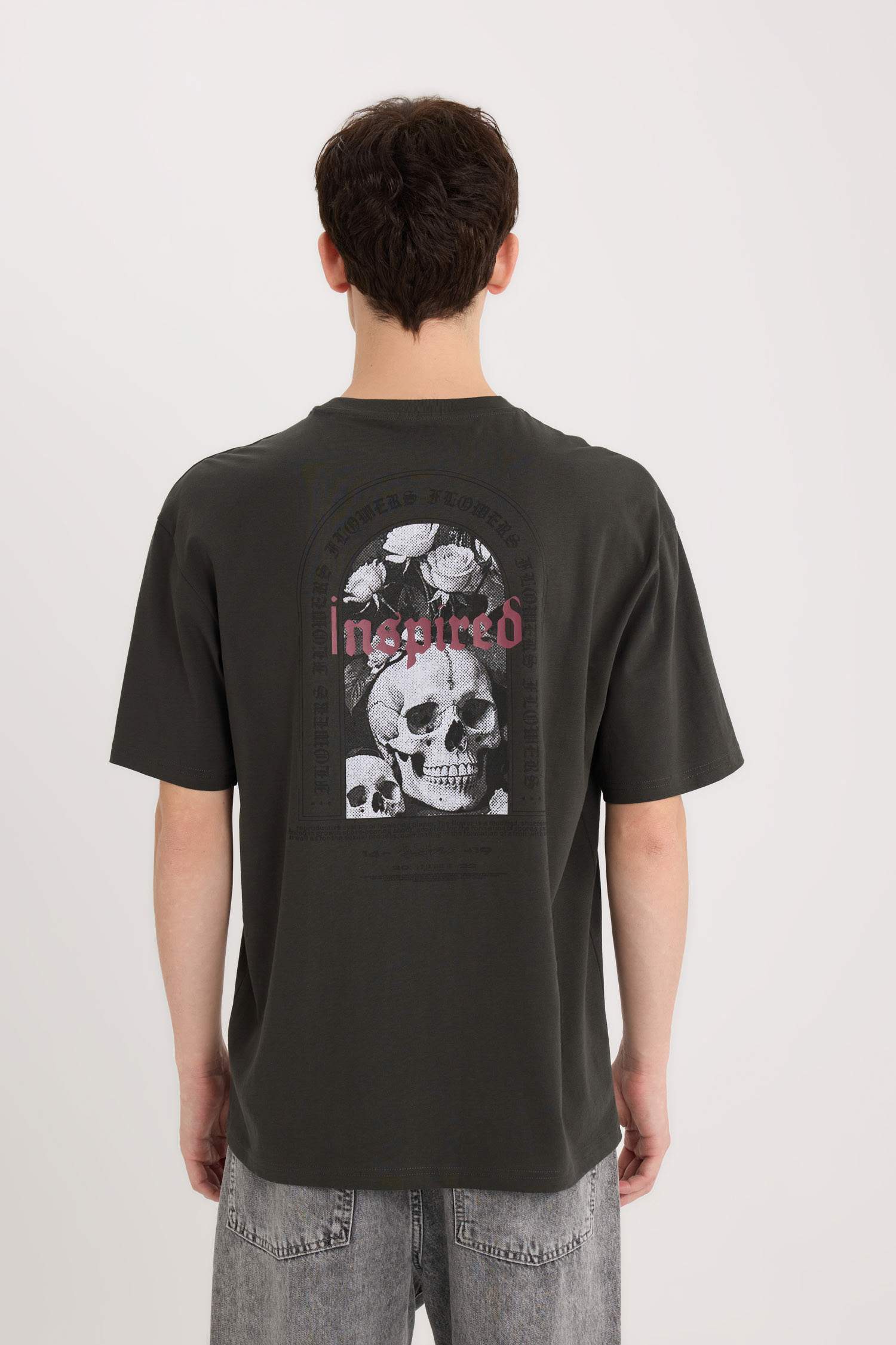 %100 Pamuk Boxy Fit Bisiklet Yaka Sırt Baskılı Kısa Kollu Tişört