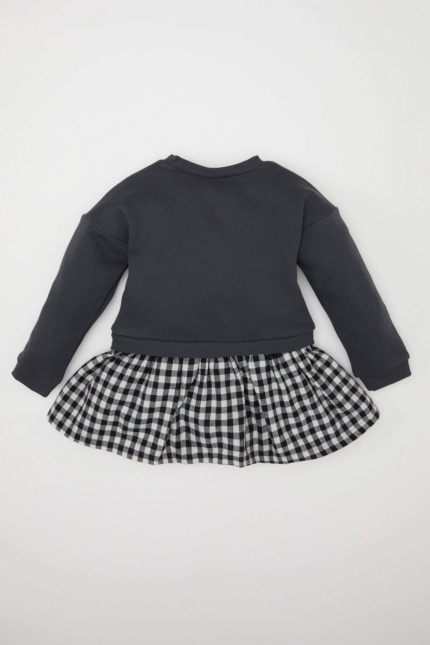 فستان سويت بناتي كاروهات بطبعة شعار كم طويل