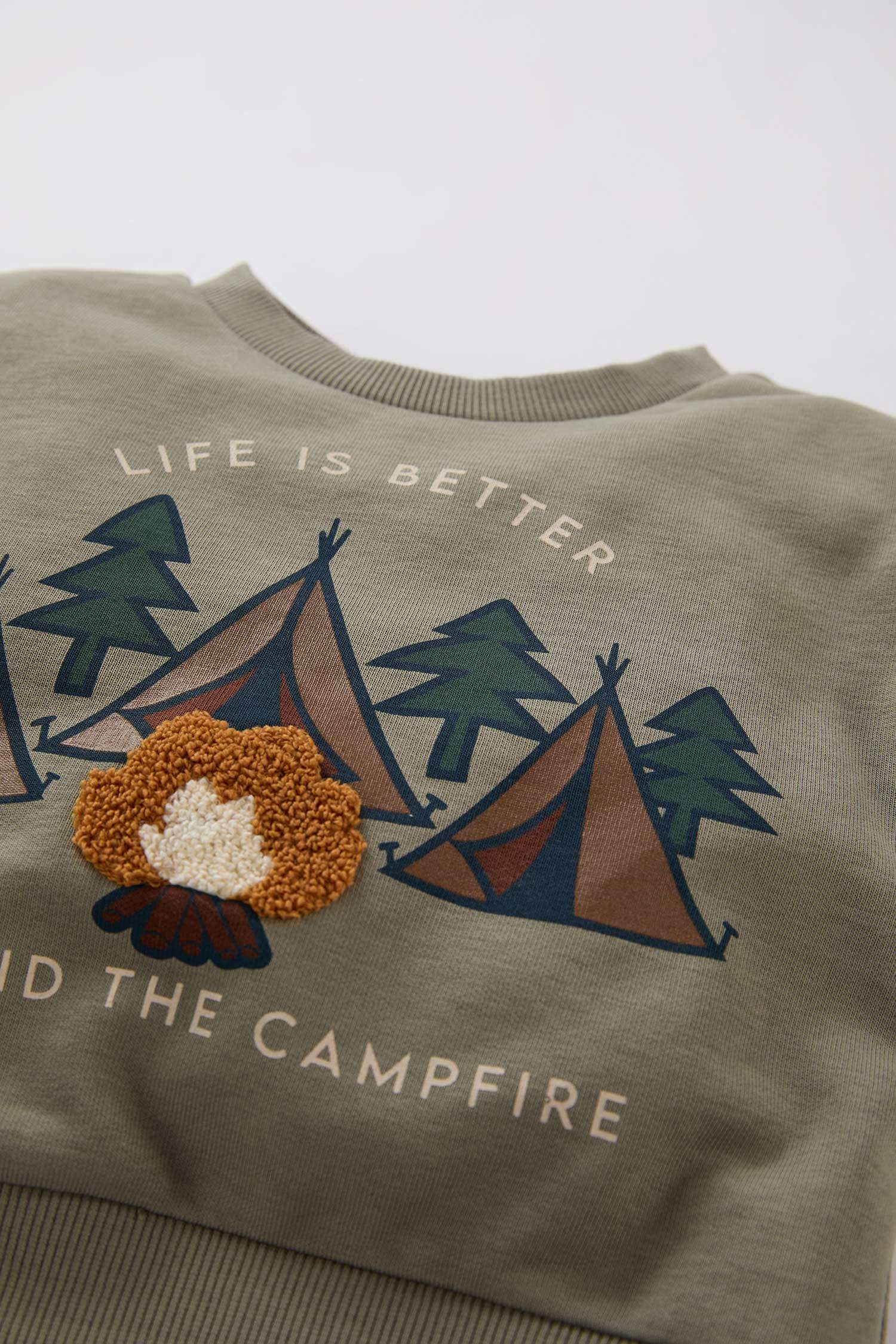 سويت شيرت قصة عادية برقبة مستديرة مغسول