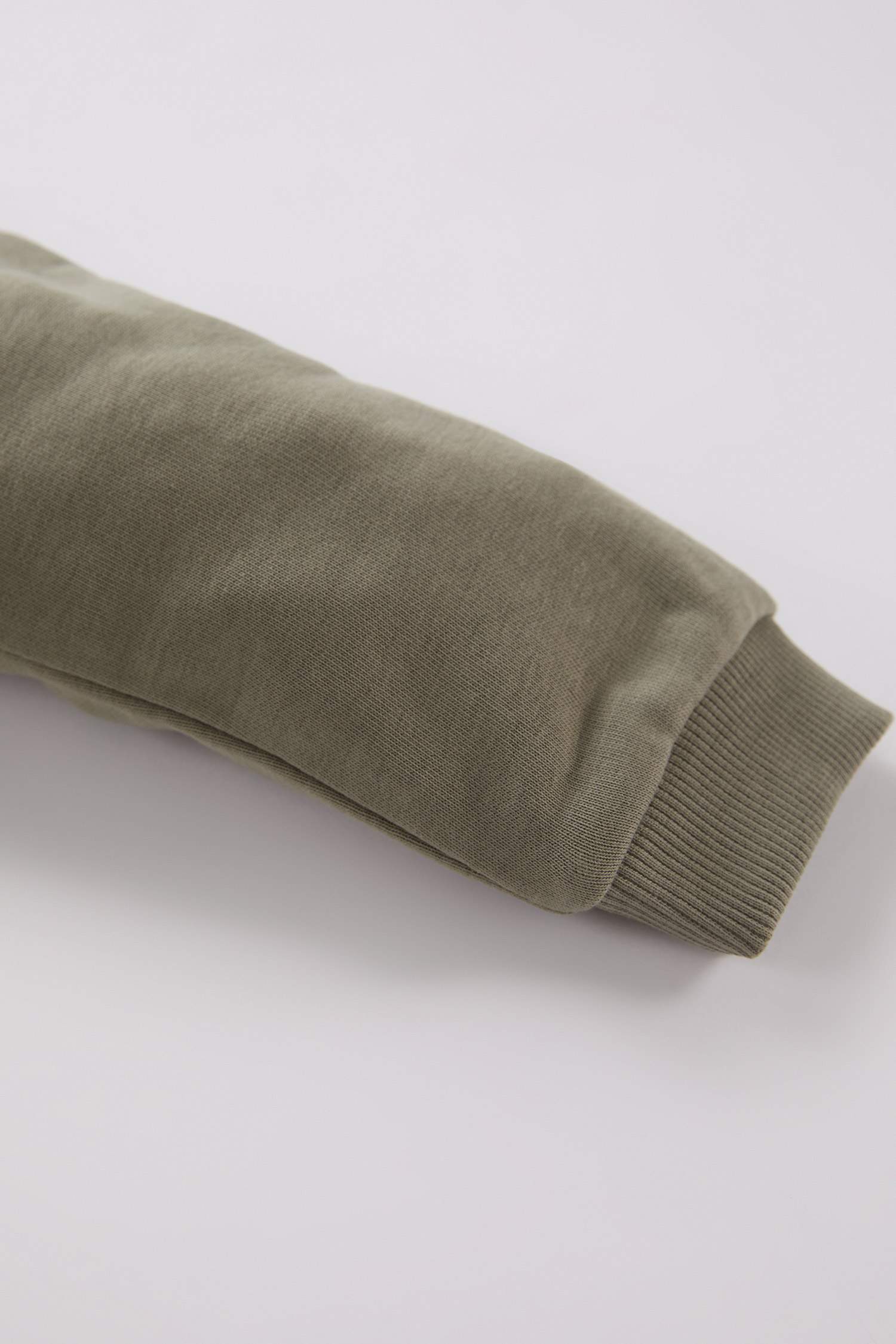 سويت شيرت قصة عادية برقبة مستديرة مغسول