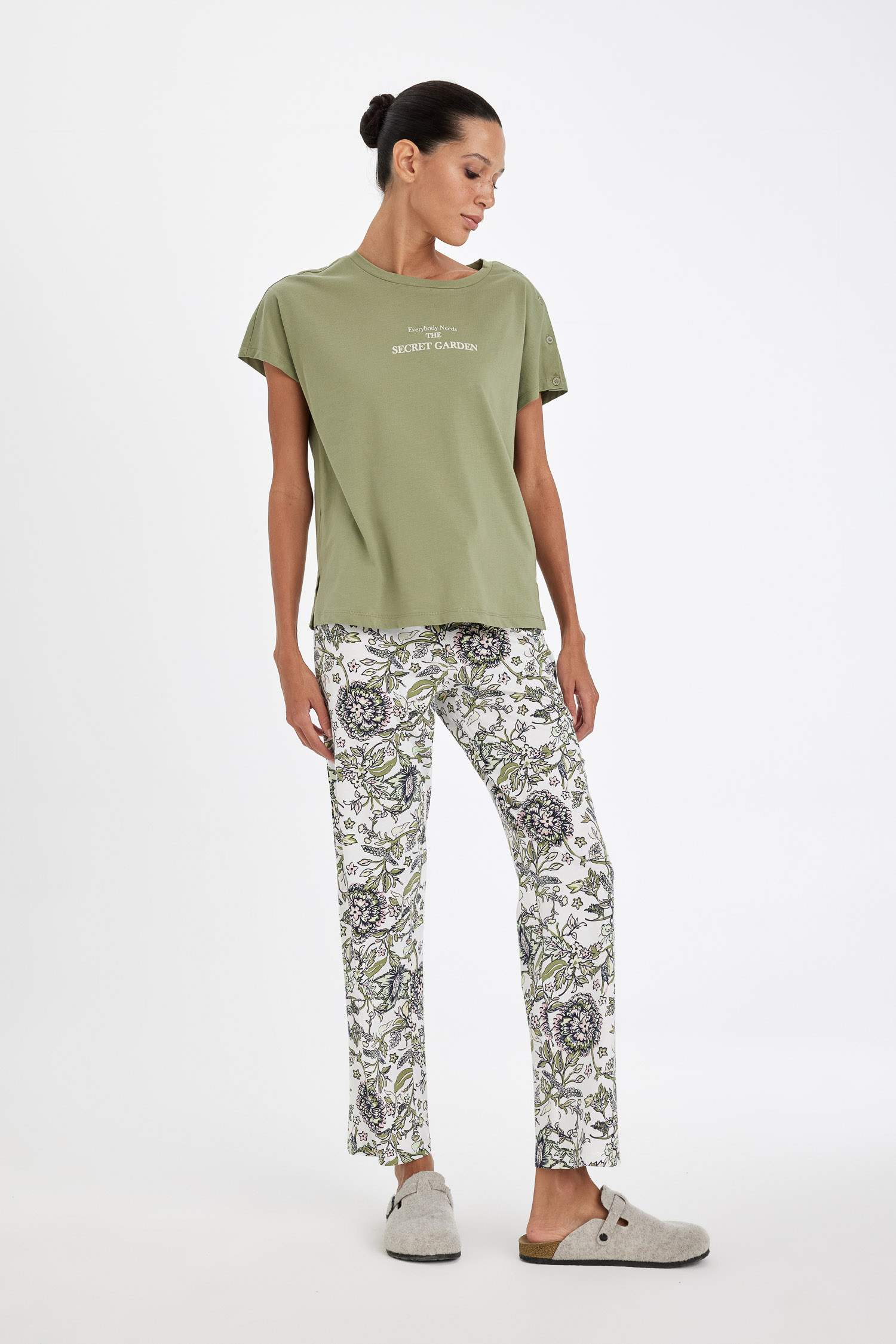 Pijama Takım Baskılı Kısa Kollu Üst Desenli Beli Lastikli Alt-Fall in Love 