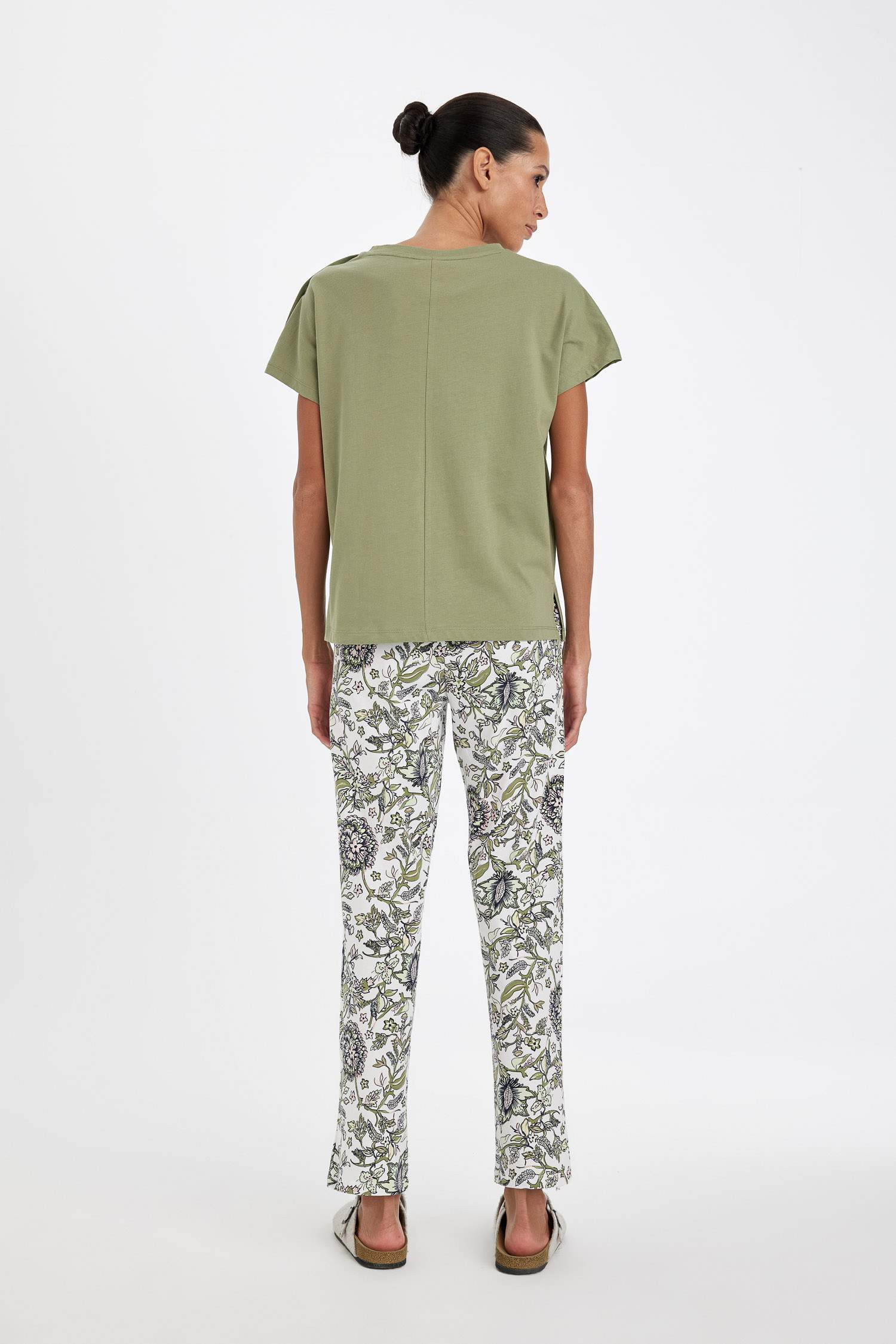 Pijama Takım Baskılı Kısa Kollu Üst Desenli Beli Lastikli Alt-Fall in Love 