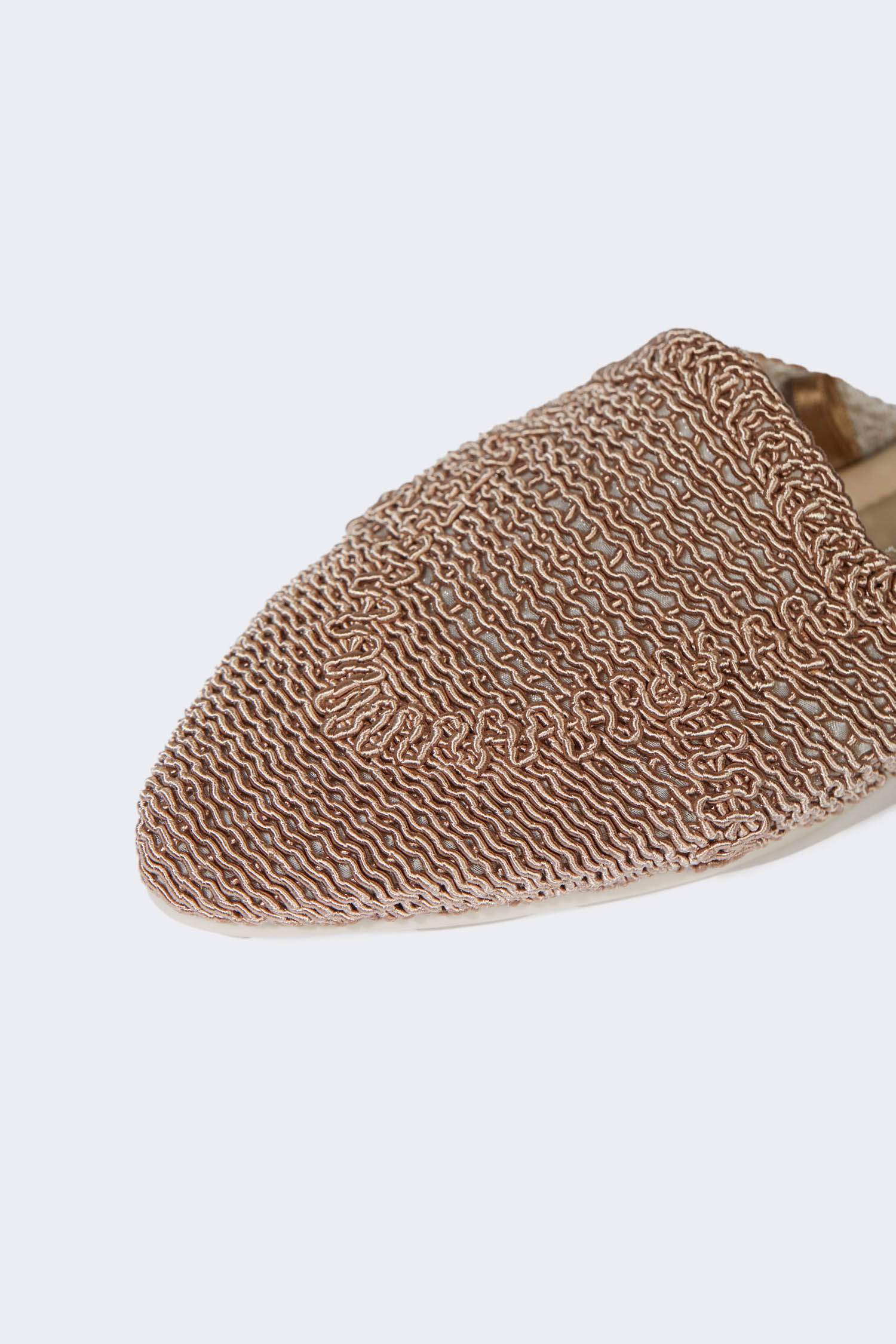 شبشب نسائي بكعب مسطح سليب أون