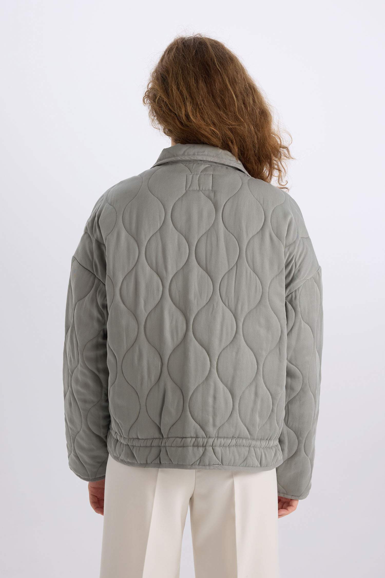 Su Geçirmez Polo Yaka Fermuarlı Cepli Kapitoneli Mevsimlik Mont