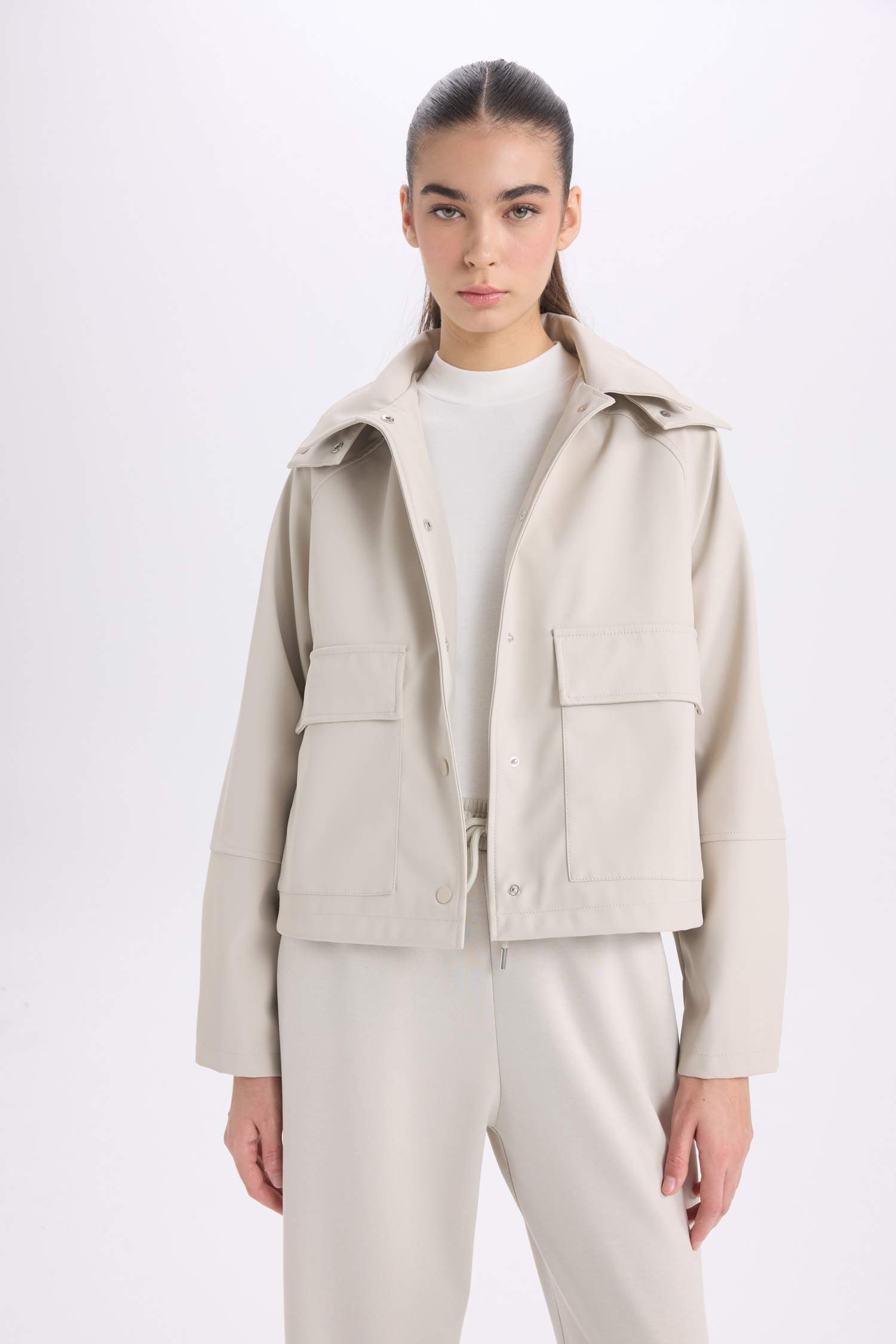 Kapüşon Detaylı Gömlek Yaka Kauçuk Görünümlü Yağmurluk