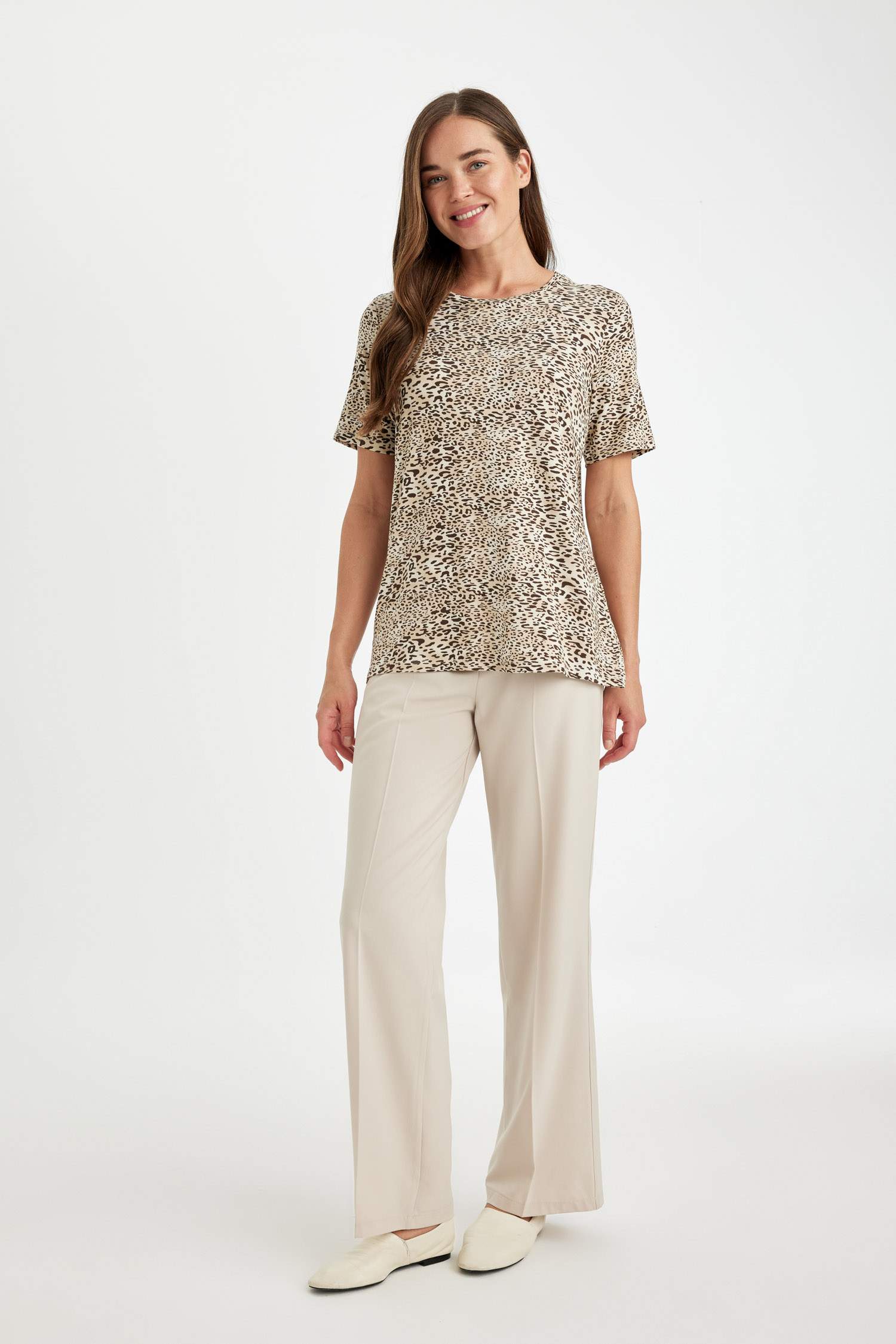 Regular Fit Bisiklet Yaka Leopar Desenli Kısa Kollu Tişört