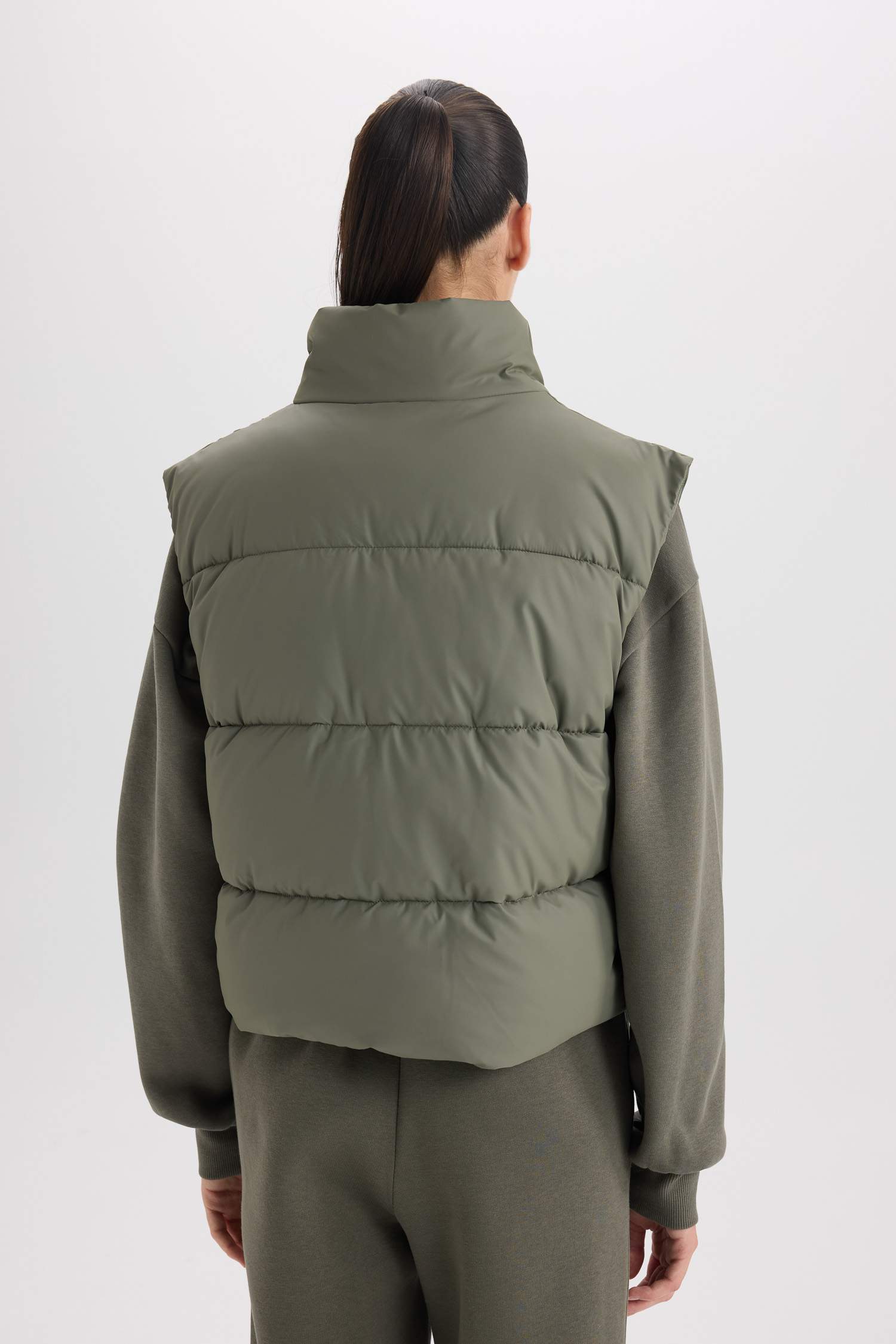 Regular Fit Dik Yaka Kapitoneli Fermuarlı Cepli Şişme Yelek