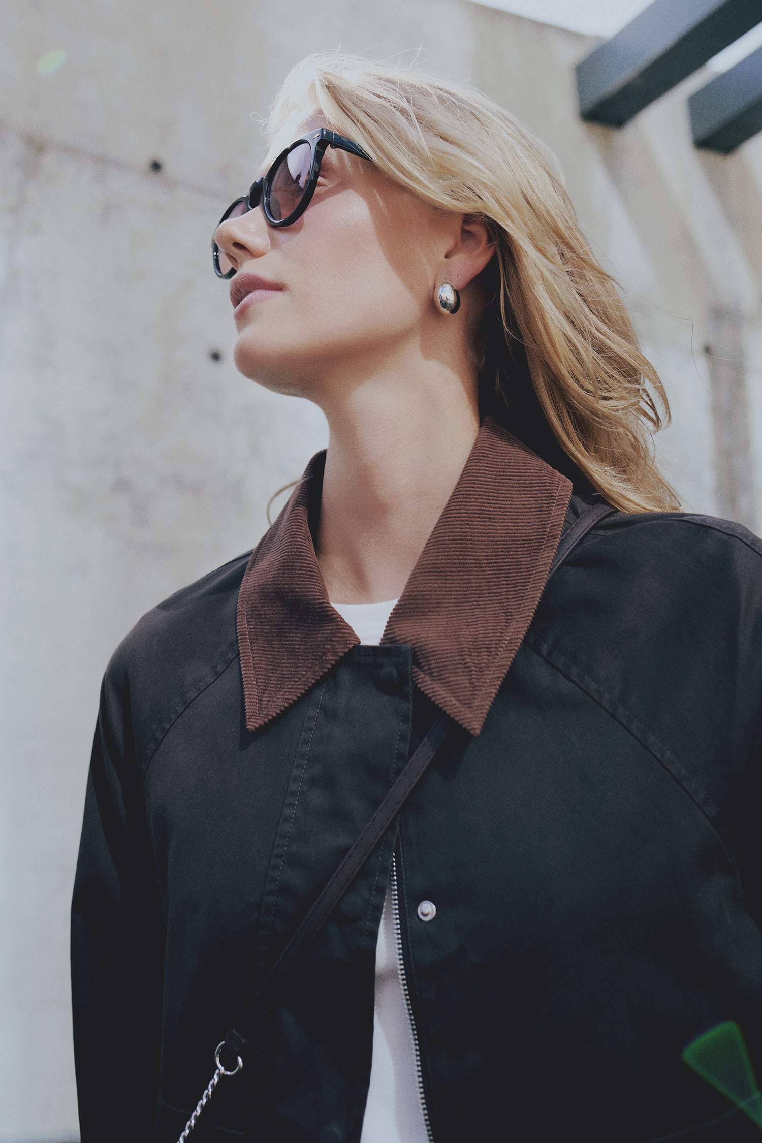 جاكيت قطيفة خفيف قصة عادية بياقة بولو