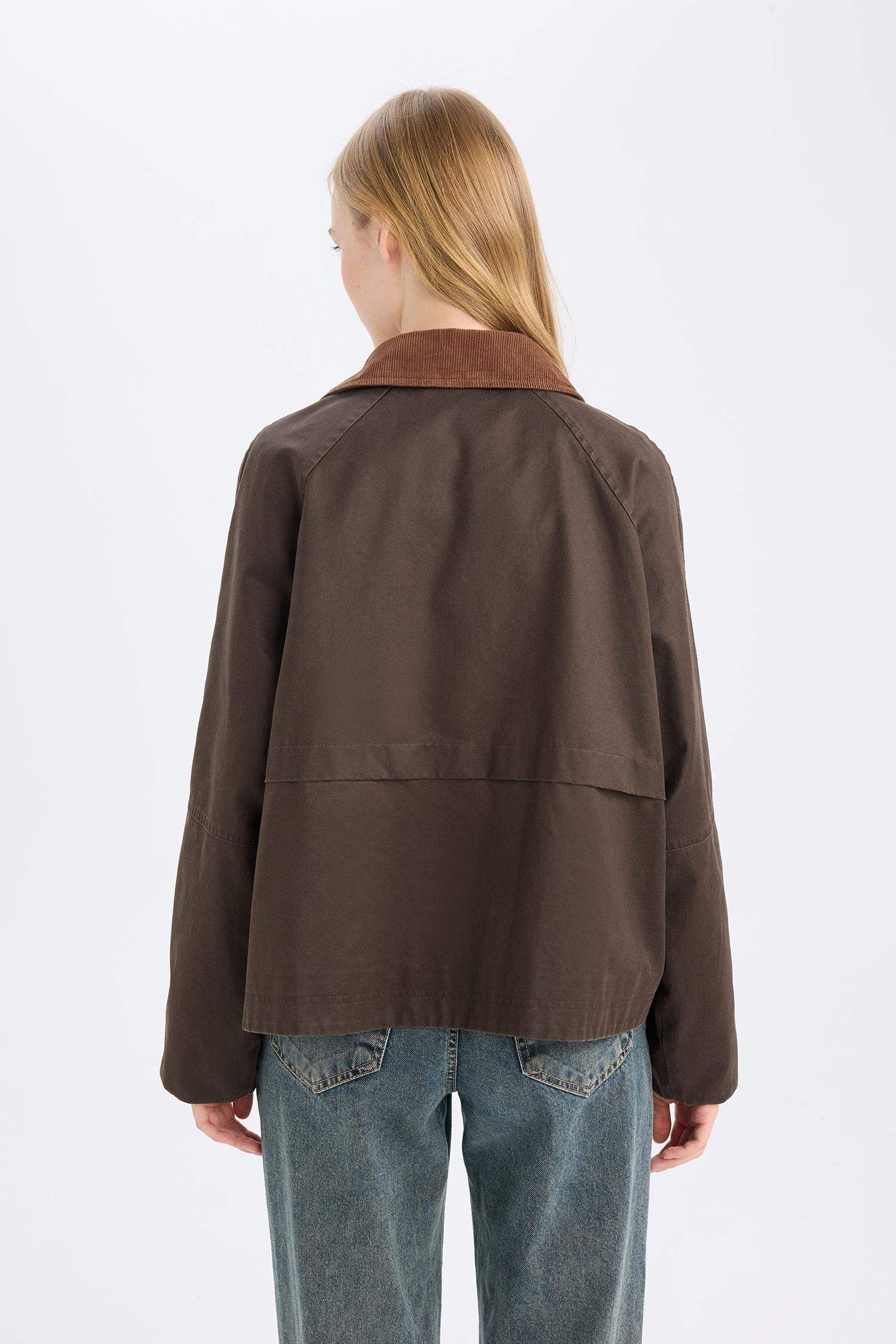 جاكيت قطيفة خفيف قصة عادية بياقة بولو