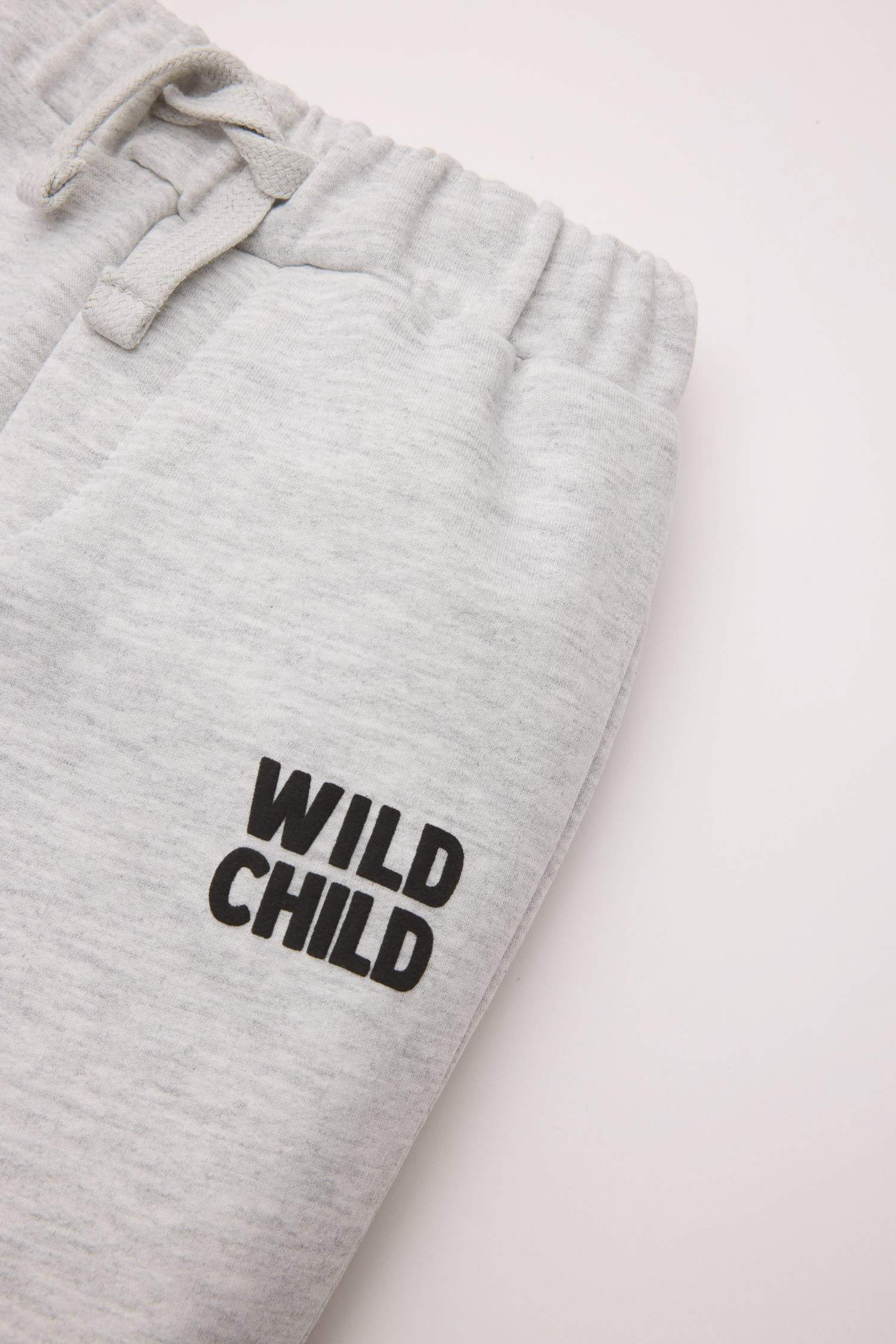 سروال بطبعة شعار قماش رقيق قصة عادية