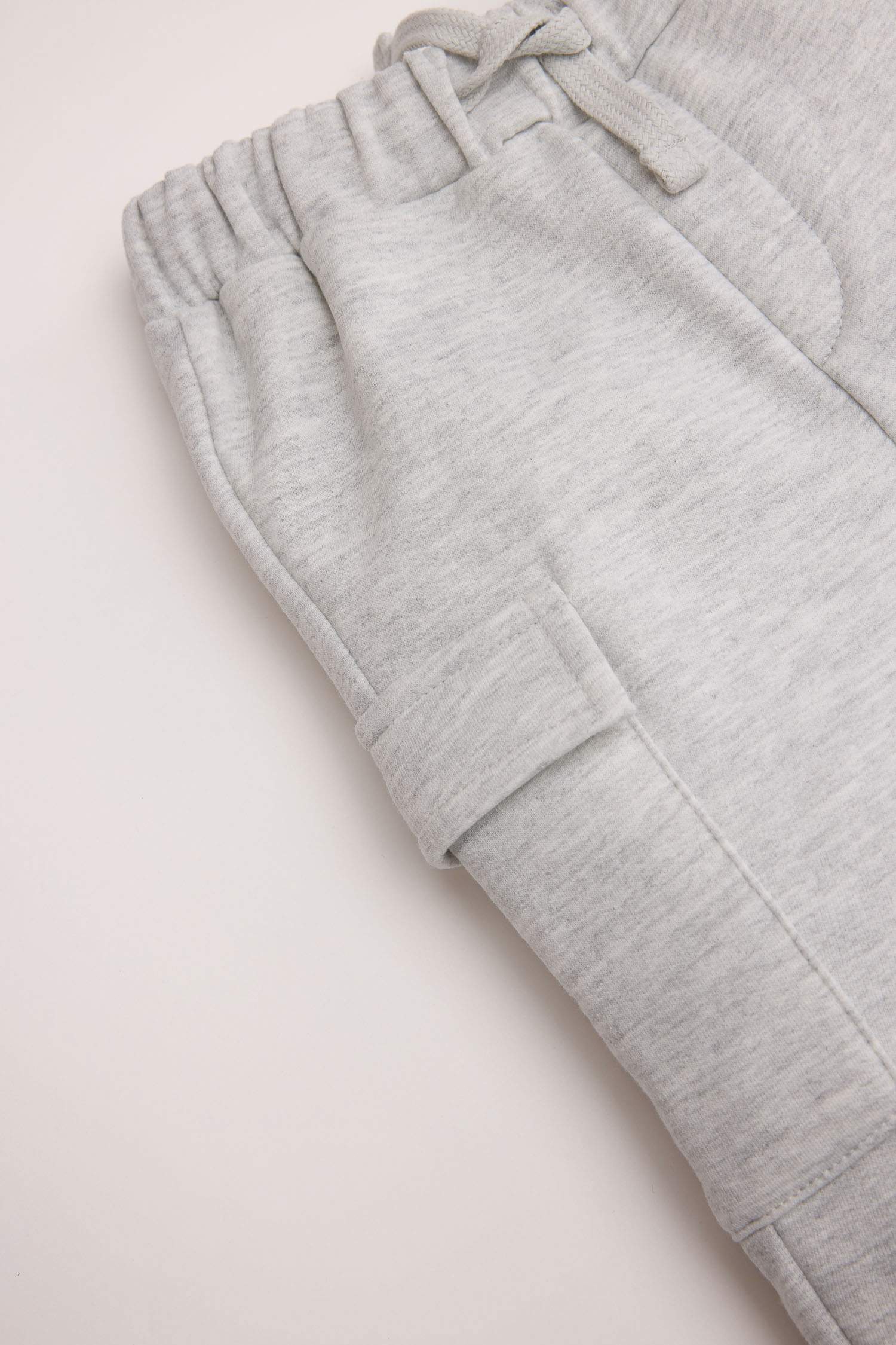 سروال بطبعة شعار قماش رقيق قصة عادية