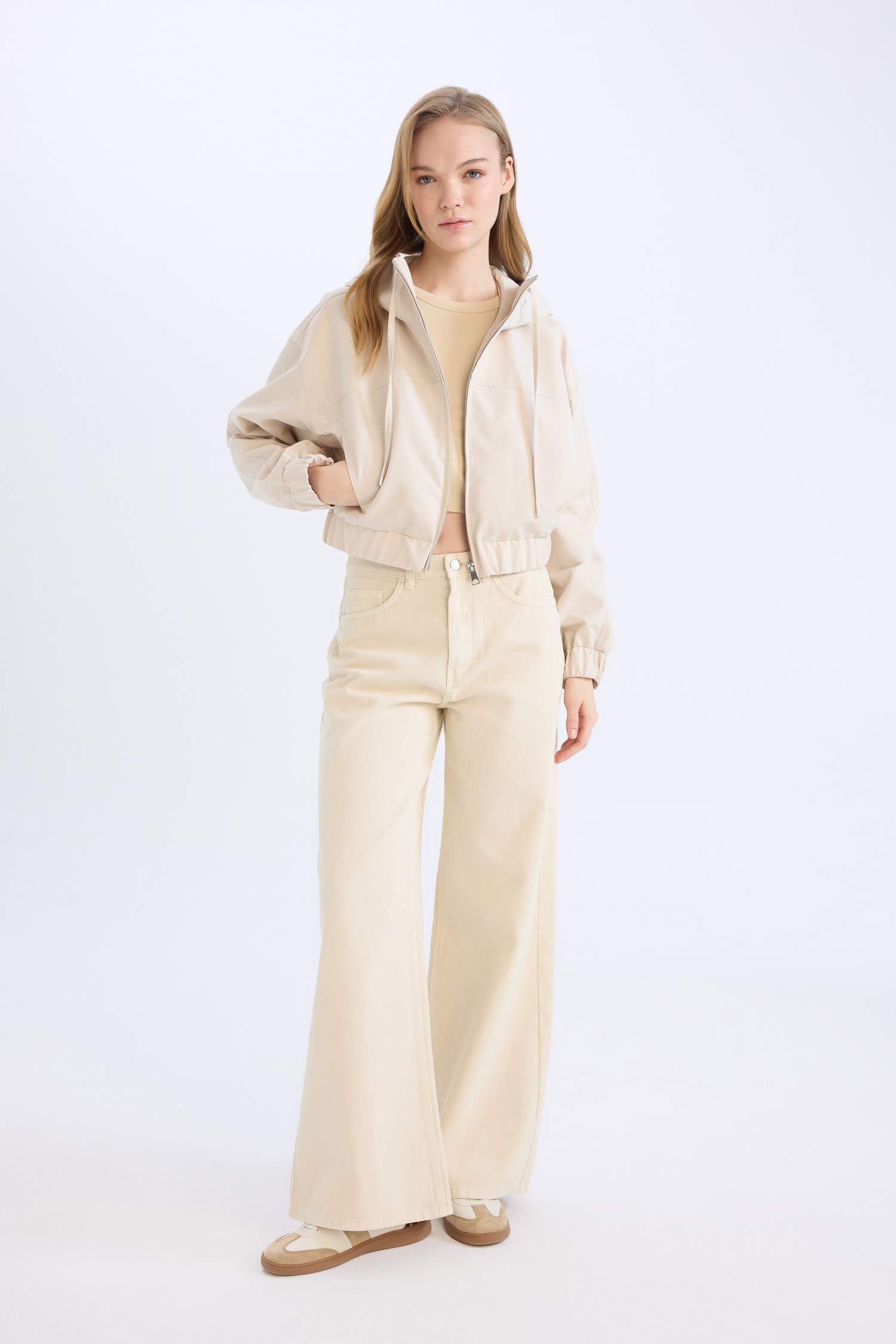 Su Geçirmez Kapüşonlu Fermuarlı Mont