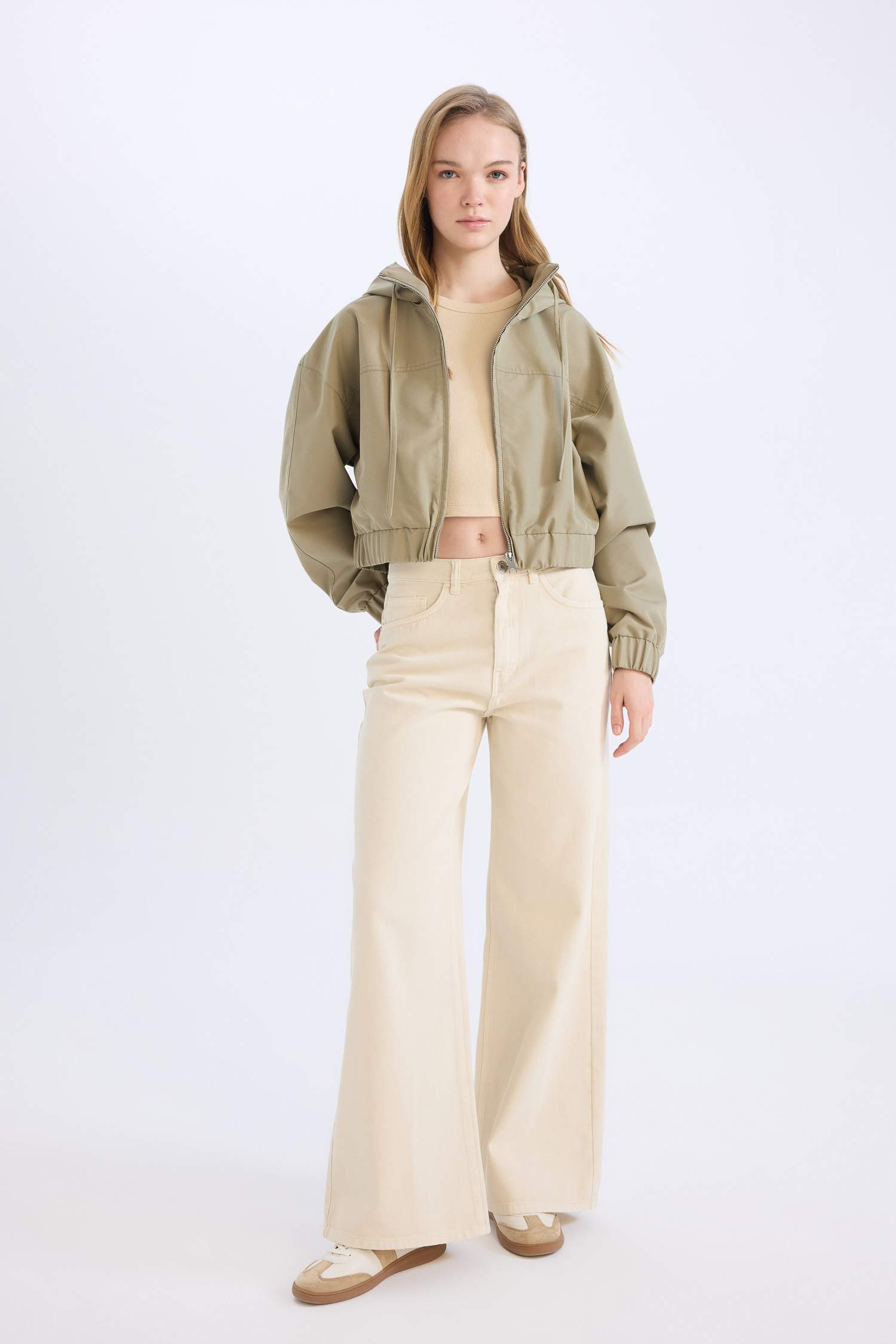 Su Geçirmez Kapüşonlu Fermuarlı Mont