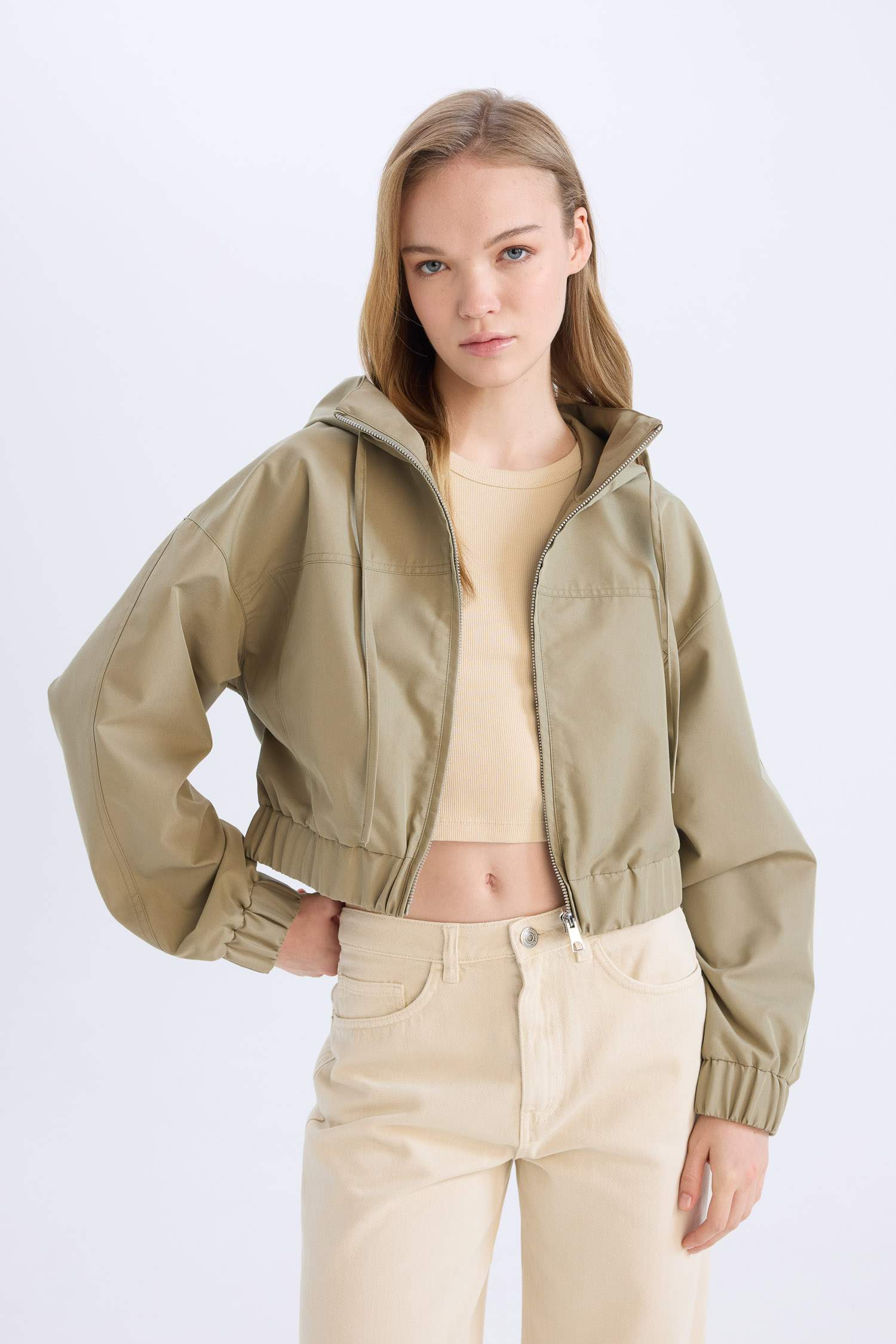 Su Geçirmez Kapüşonlu Fermuarlı Mont