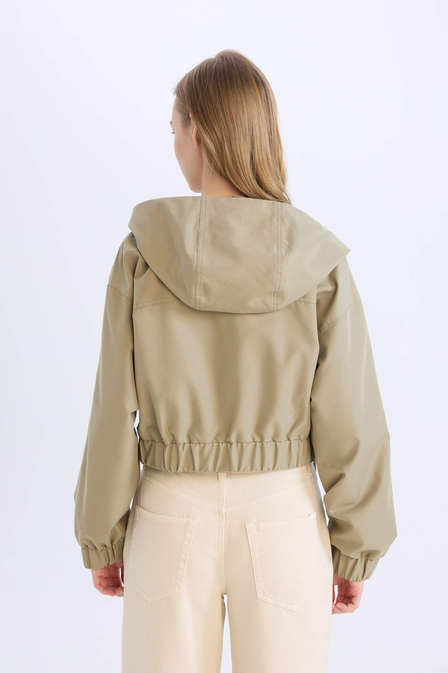 Su Geçirmez Kapüşonlu Fermuarlı Mont