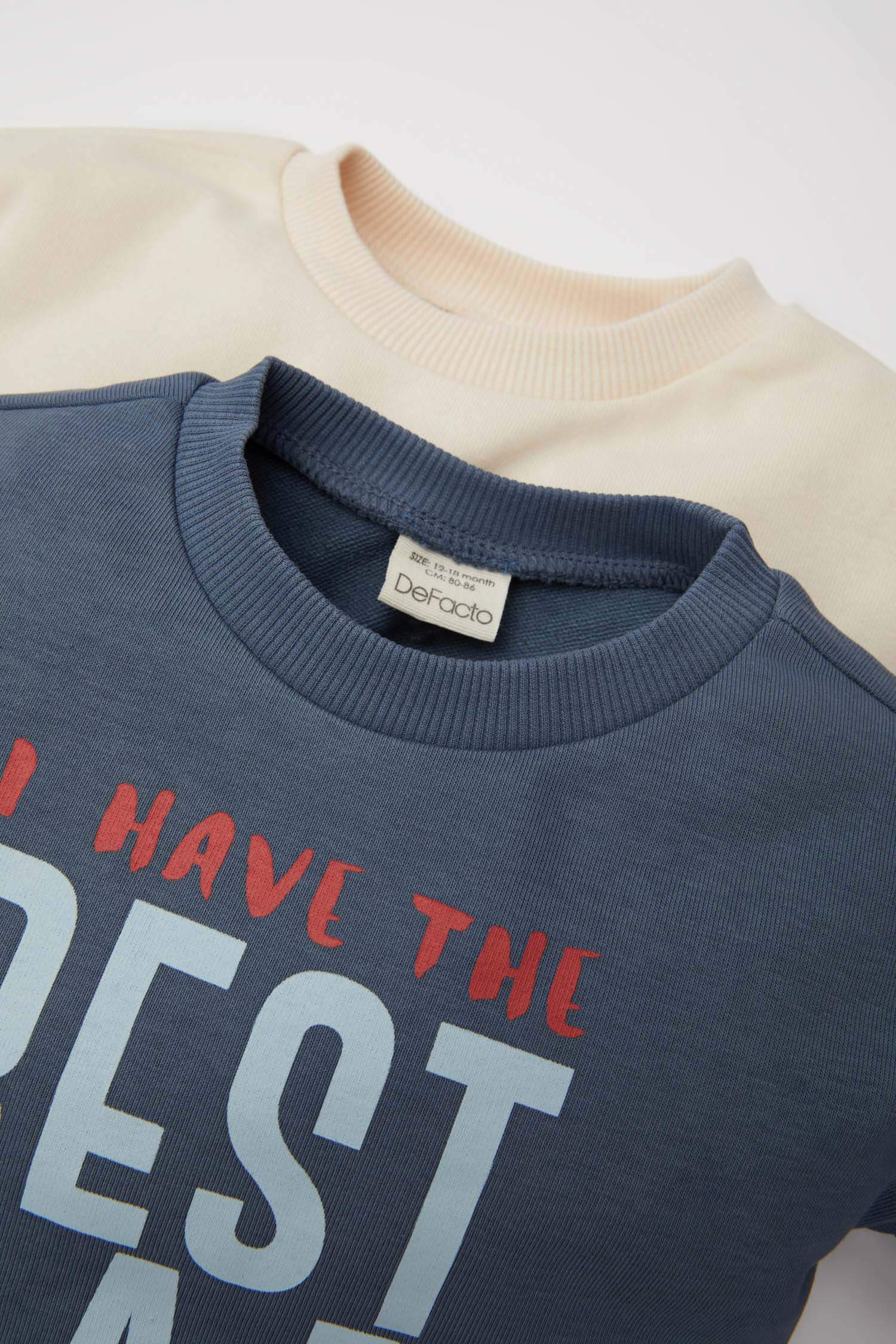 سويت شيرت بطبعة شعار قصة عادية بياقة مستديرة ببطانة ناعمة من قطعتين