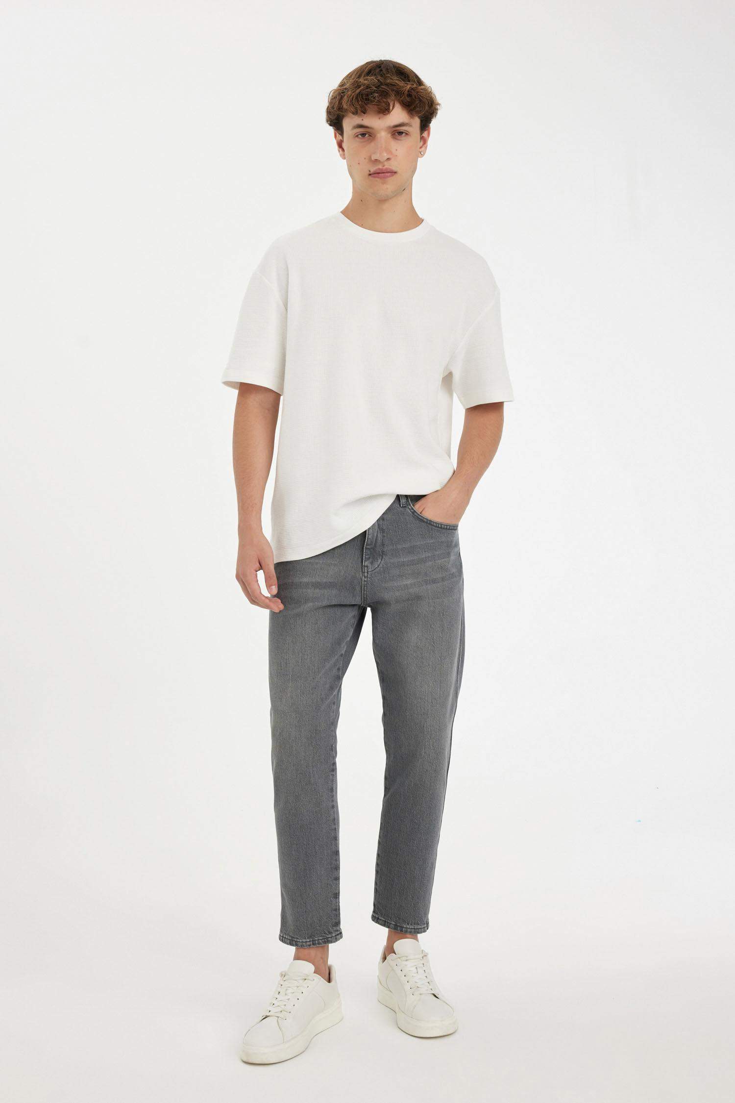 سروال جينز سليم قصير فيت برجل ضيقة