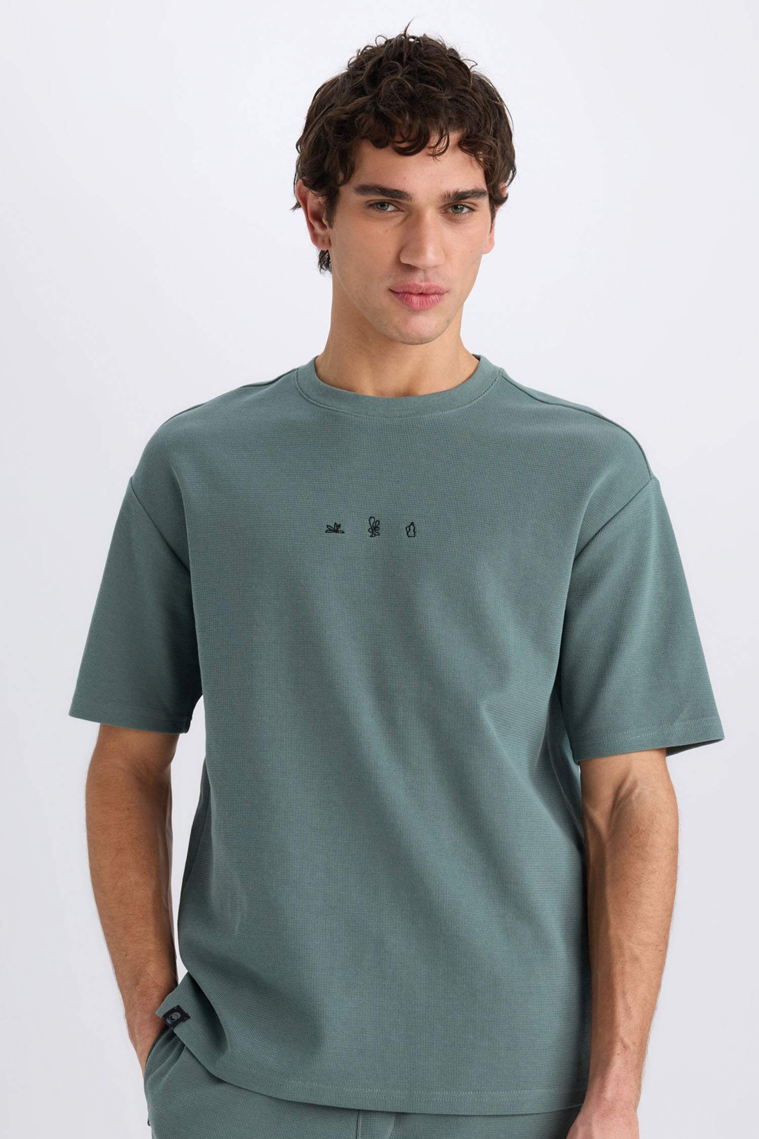 дөңгелек жаға минималл Қысқа жеңді футболка