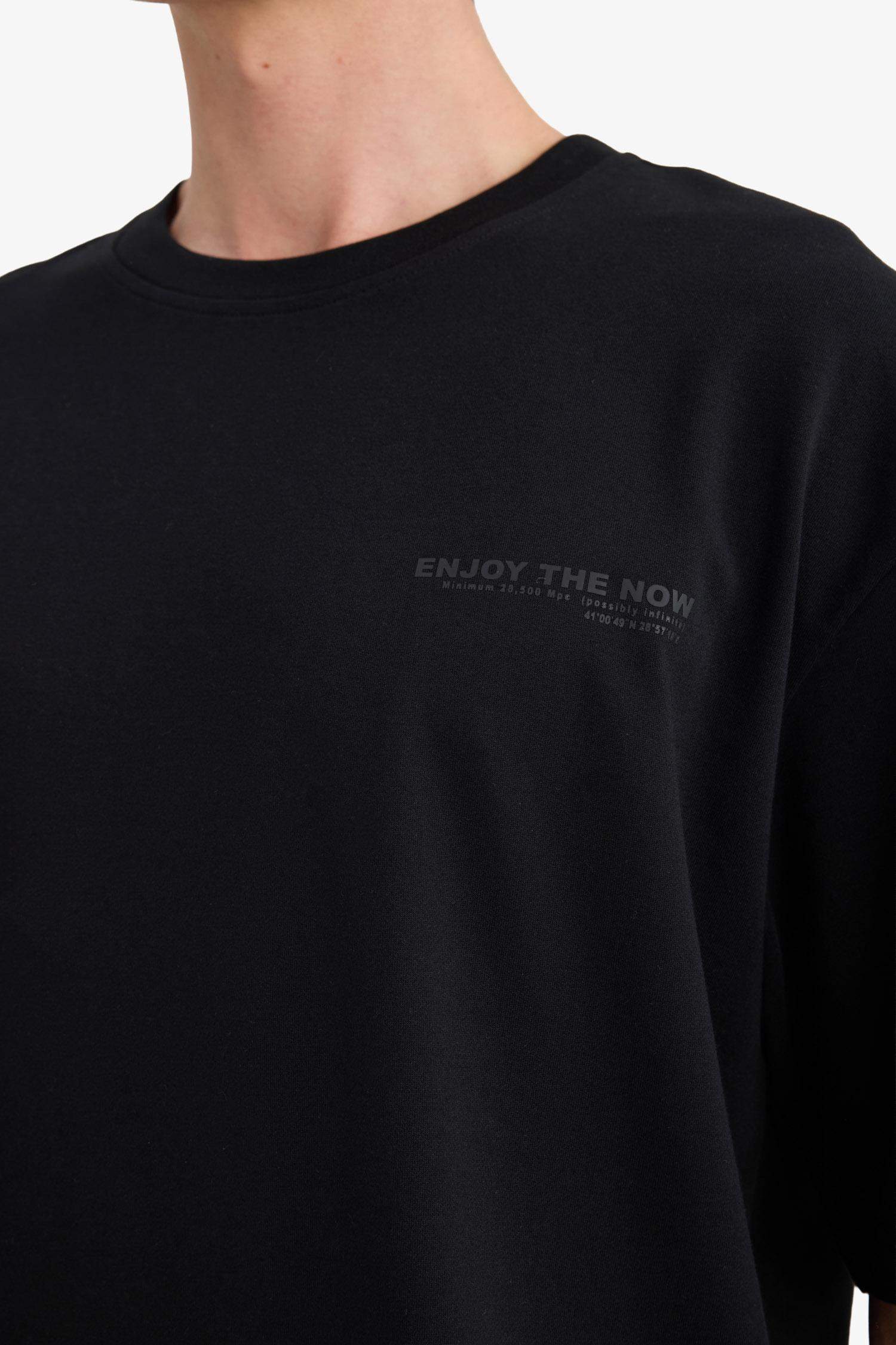 Ауа өткізетін Boxy Fit футболка