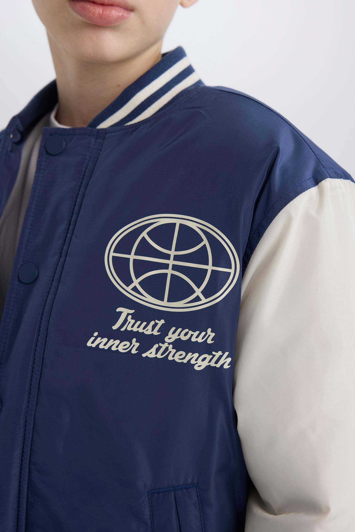 Erkek Çocuk Kolej Yaka Sırt Baskılı Çıtçıtlı Bomber Mont