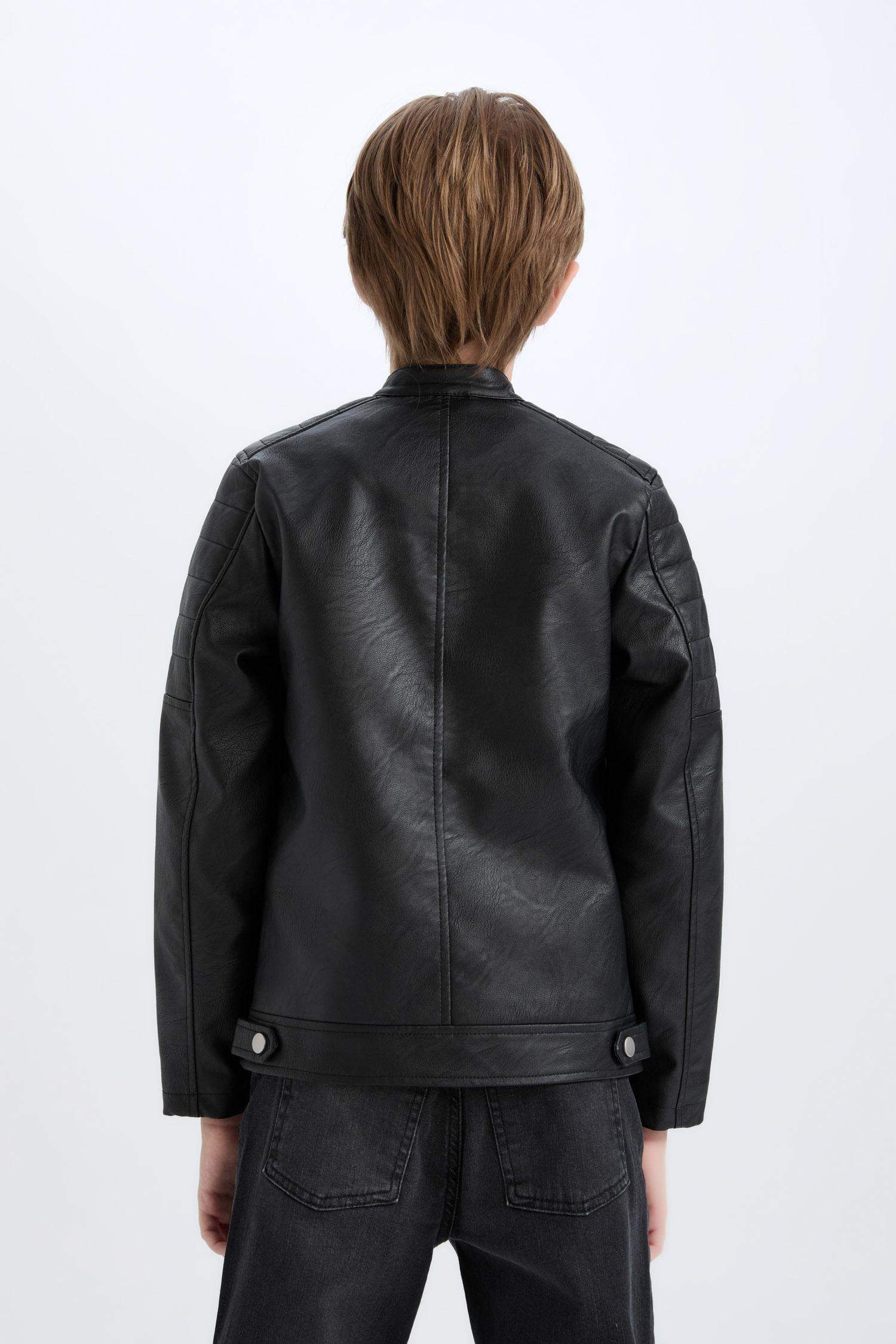 جاكيت وتر بروف اولادي جلد صناعي بياقة عالية