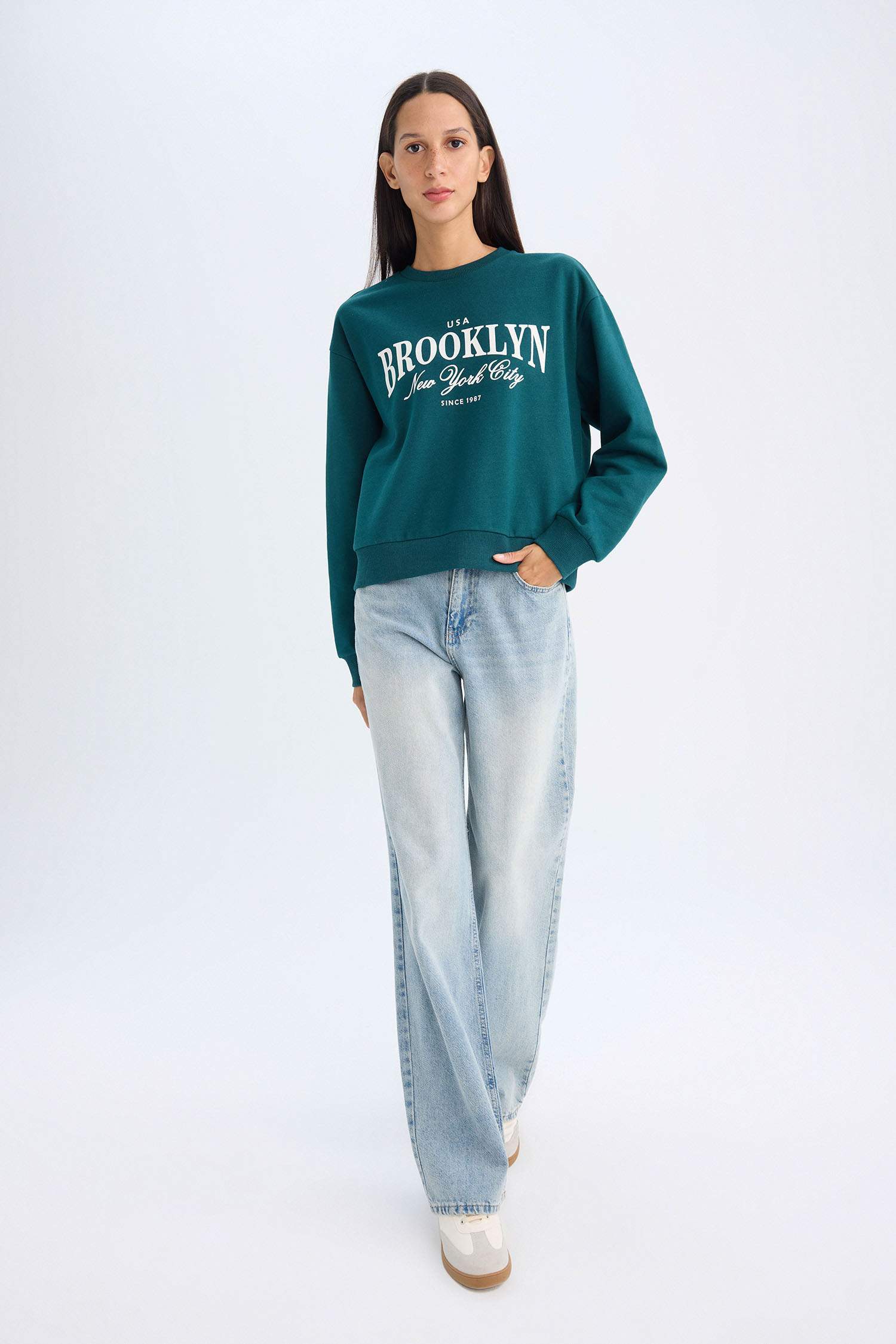 سويت شيرت قصة عادية بياخة مستديرة بطبعة