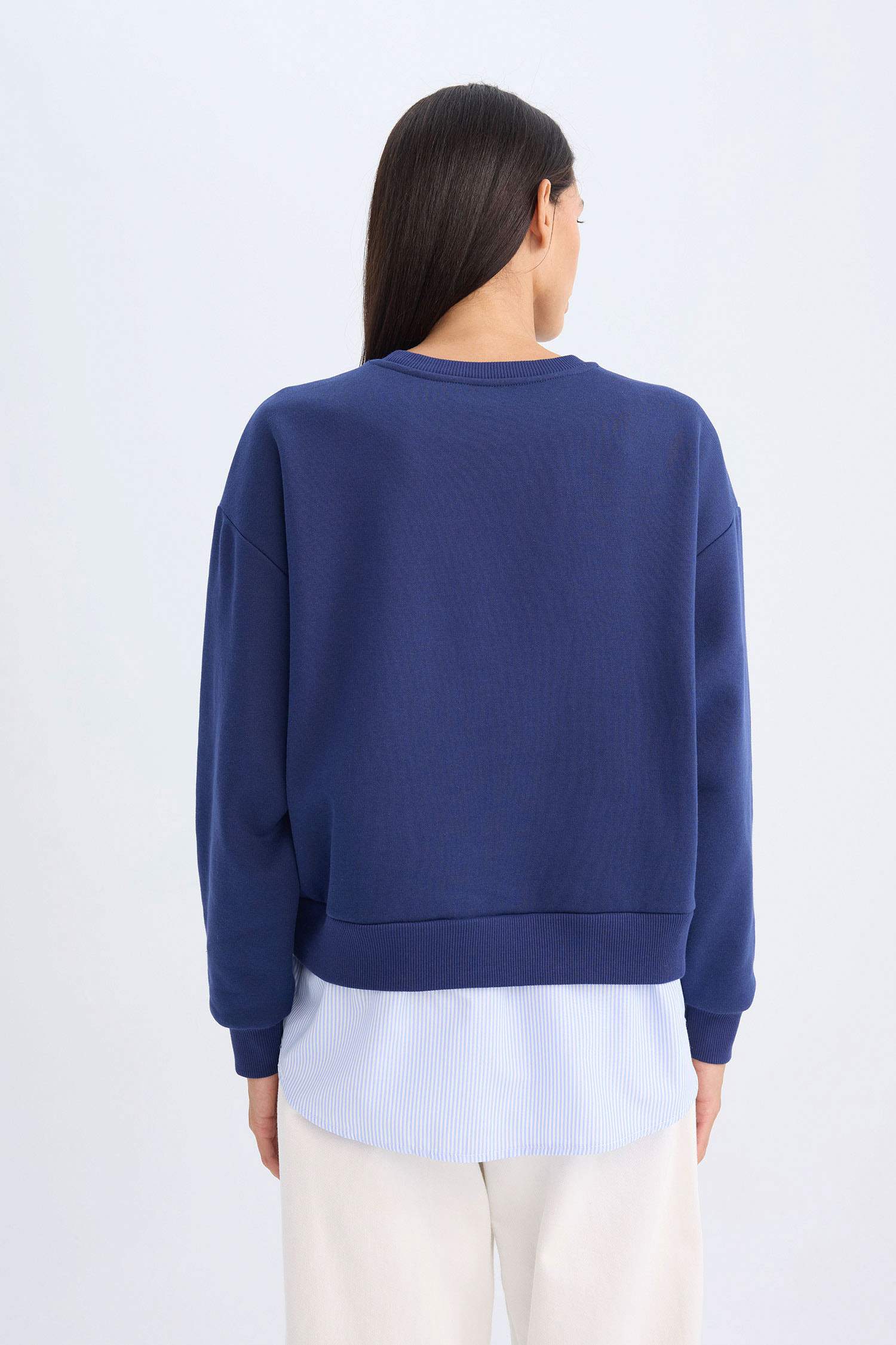 релакс пішімі қала дөңгелек жаға Свитер