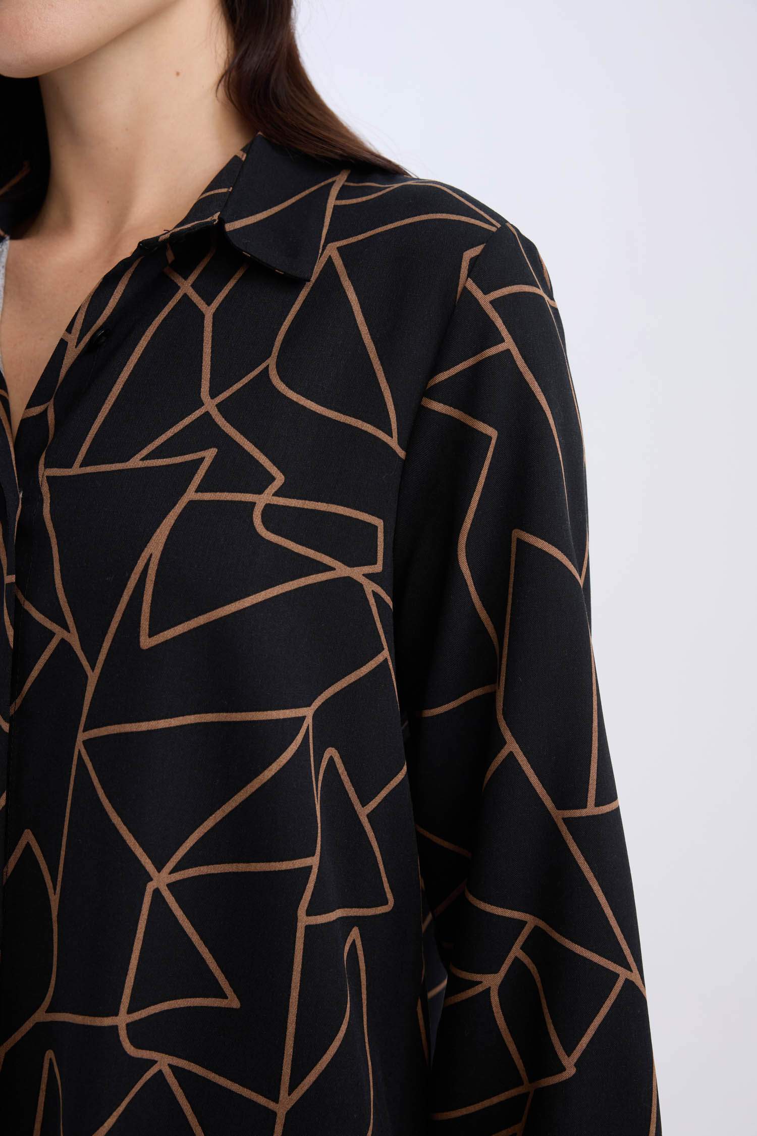 Regular Fit Fiyonk Yaka Belmando Uzun Kollu Gömlek